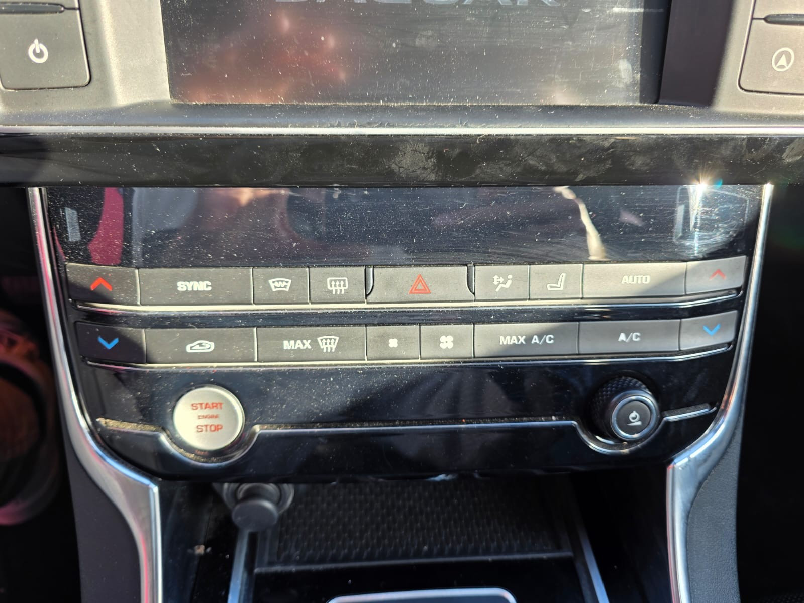 Jaguar XE R-Sport 2.0D 180ch -GARANTIE 12 MOIS — photo 22