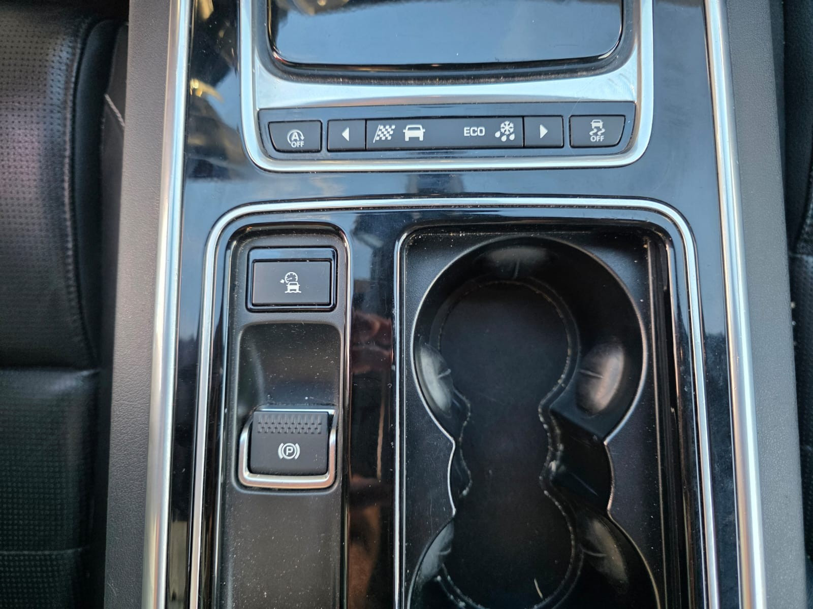 Jaguar XE R-Sport 2.0D 180ch -GARANTIE 12 MOIS — photo 23