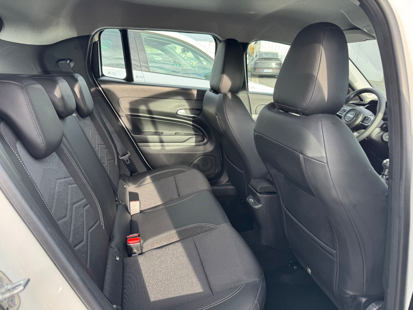 Jeep Avenger ALTITUDE 1.2L 100 CH - vue 1