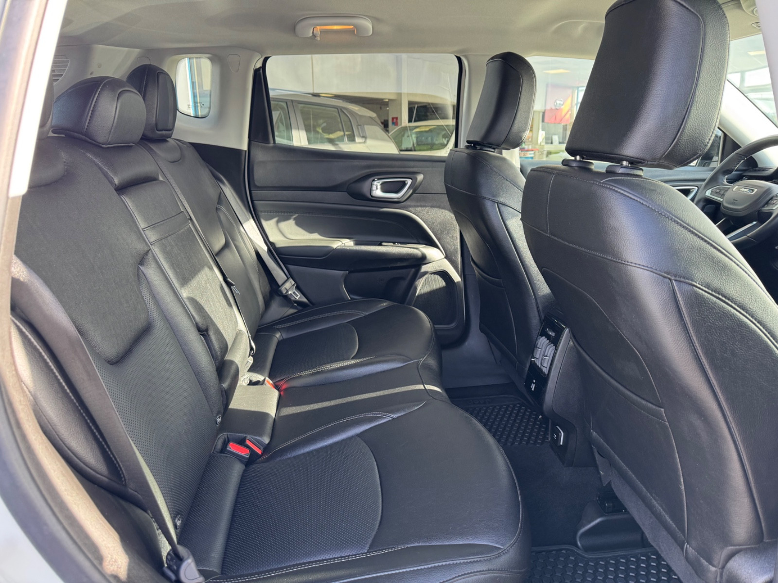 Jeep COMPASS S PHEV 240 CH 4XE - vue 1