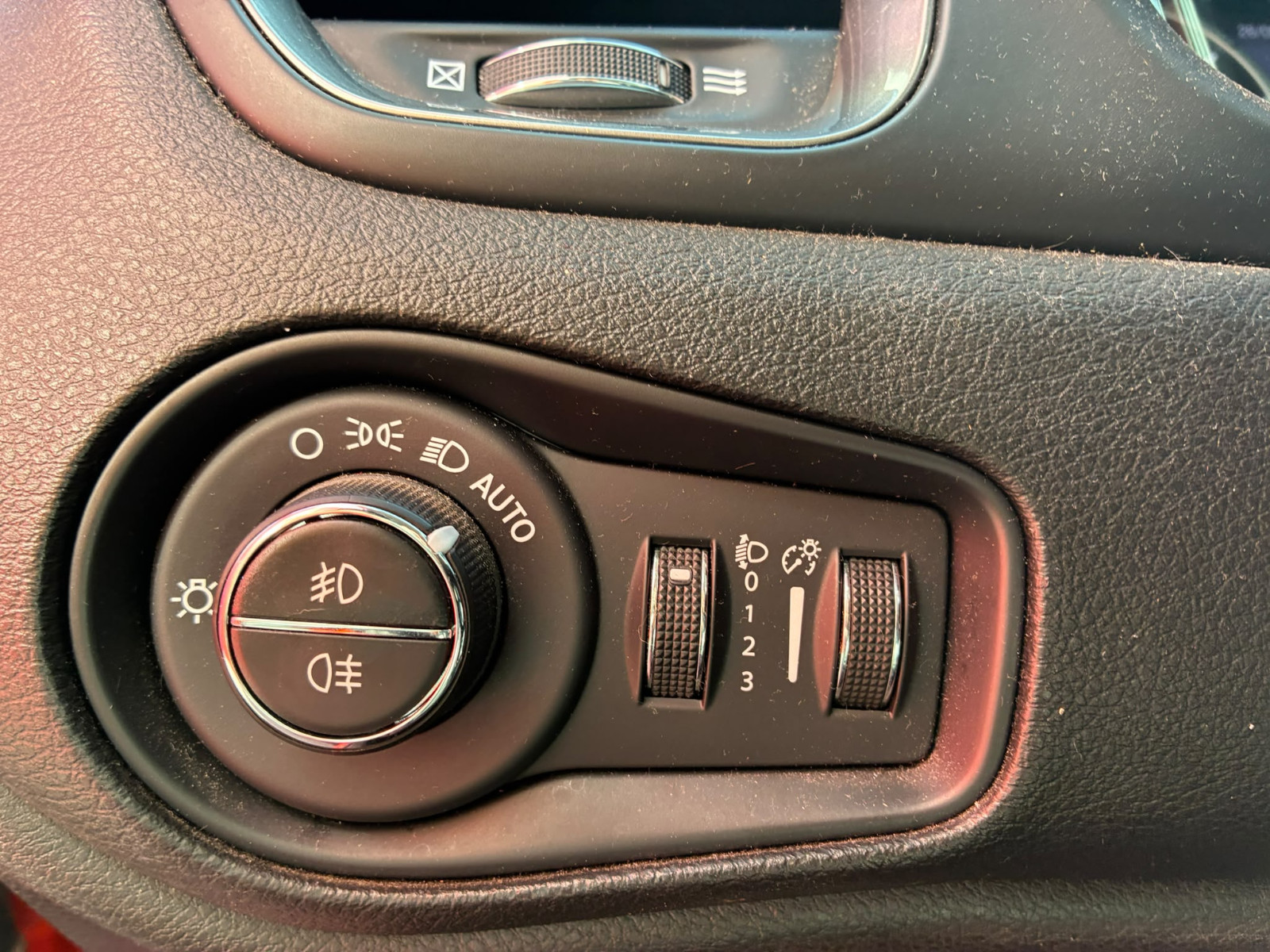 Jeep Renegade Limited FWD 1.6 CRD 120cv – GARANTIE 12 MOIS — photo 32