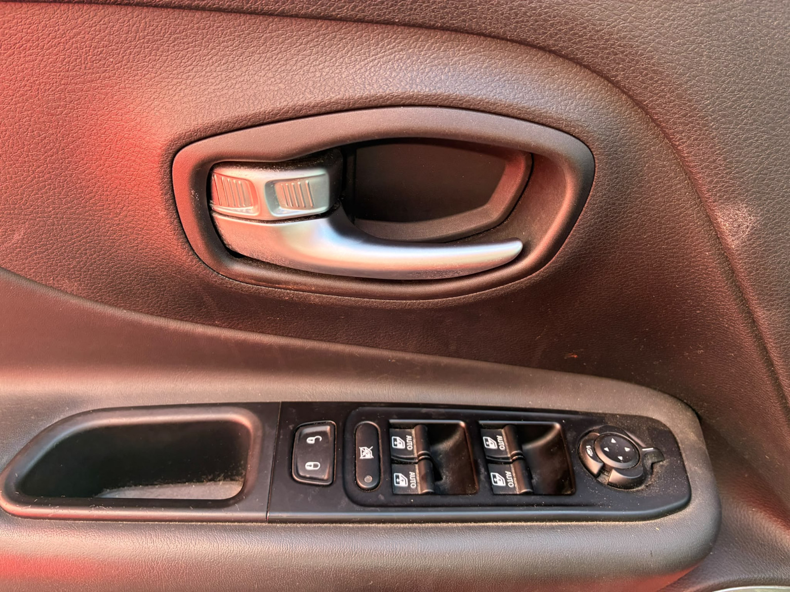 Jeep Renegade Limited FWD 1.6 CRD 120cv – GARANTIE 12 MOIS — photo 33