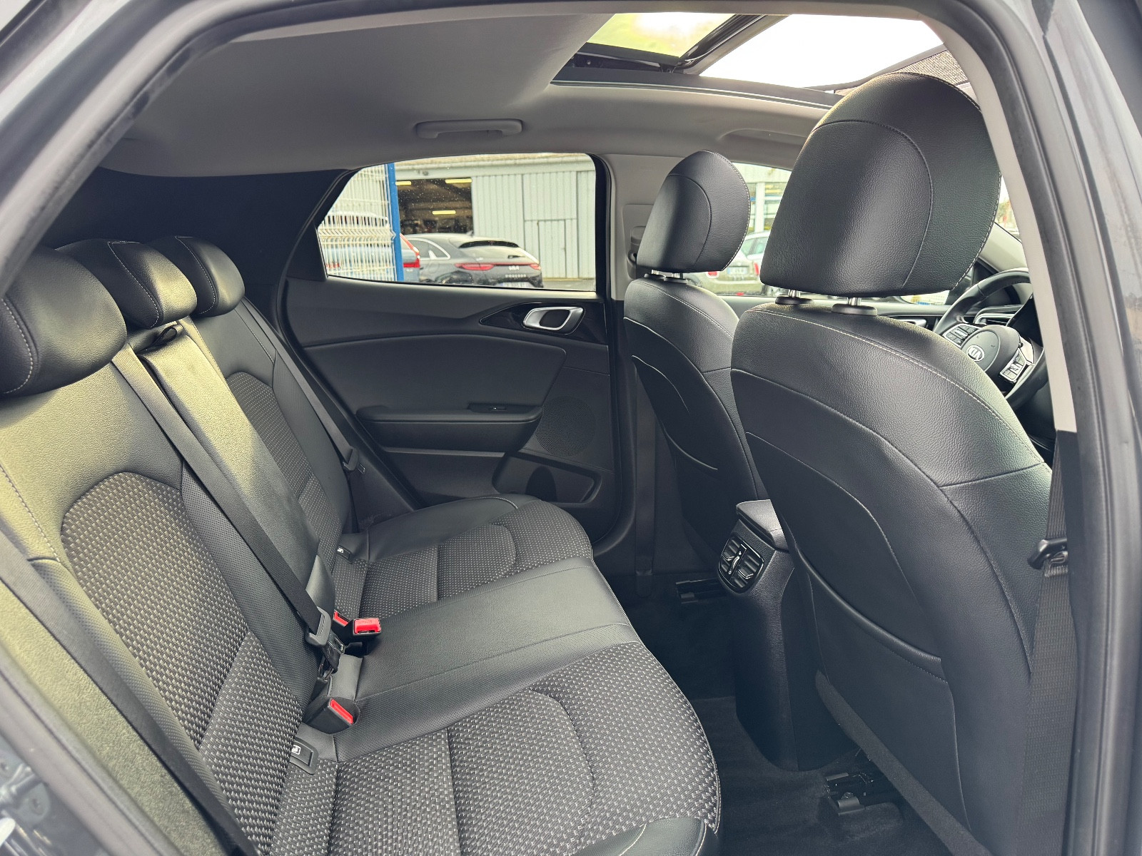 KIA XCEED LAUNCH EDITION 1.6L 115CH DCT7 - vue 1