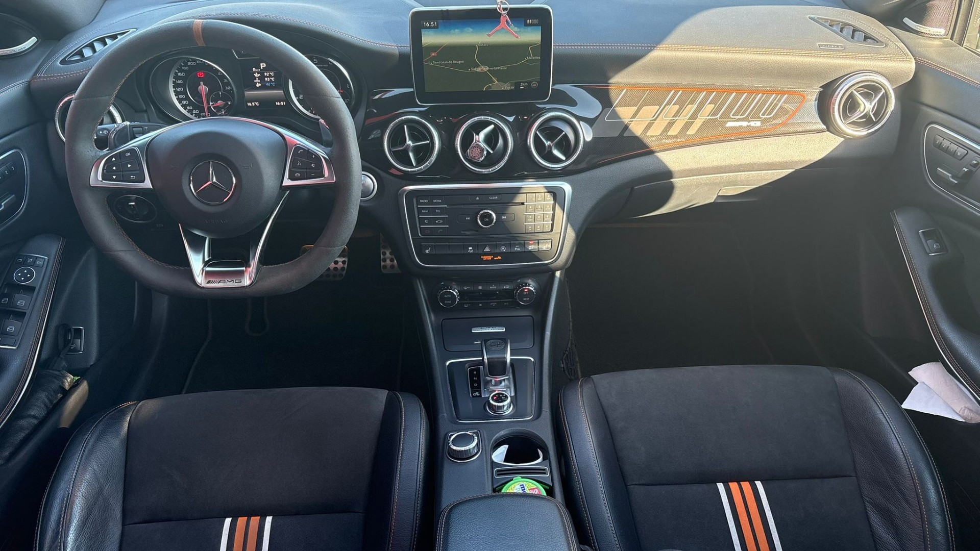 Mercedes CLA SHOOTING BRAKE 45 AMG ORANGE ART EDITION 381 CV – GARANTIE 12 MOIS — photo 17