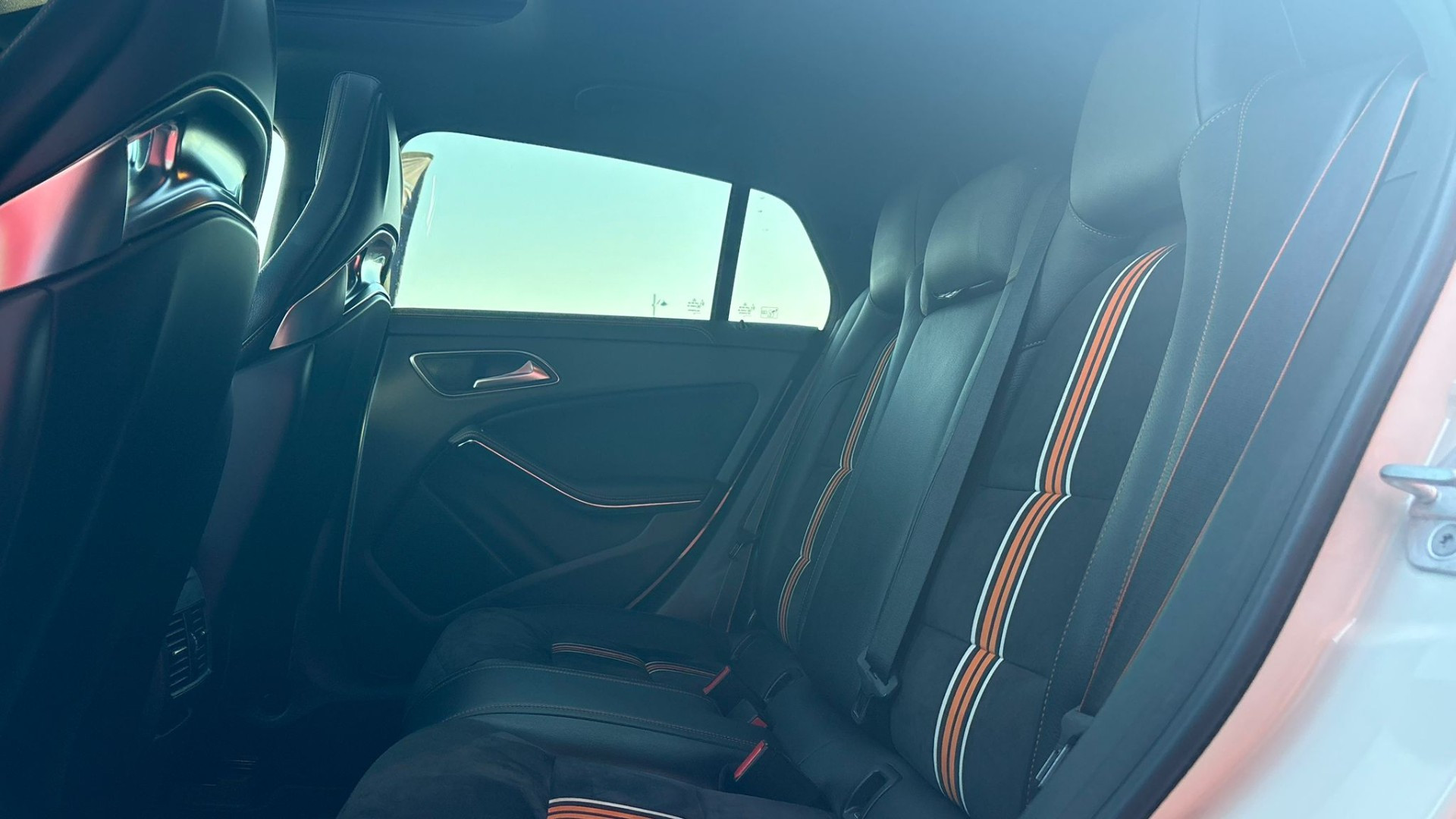 Mercedes CLA SHOOTING BRAKE 45 AMG ORANGE ART EDITION 381 CV – GARANTIE 12 MOIS — photo 25
