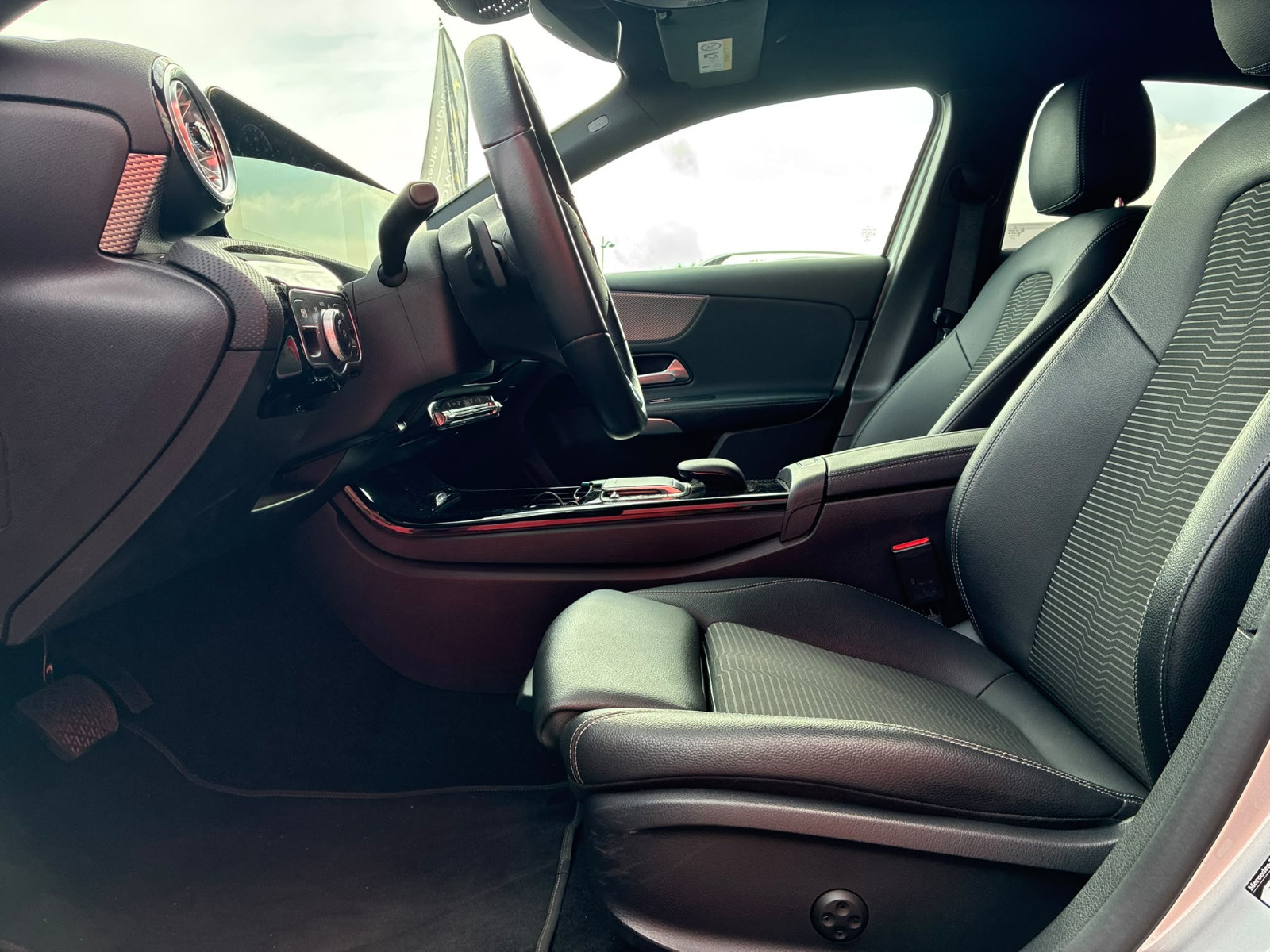 Mercedes CLASSE A 200 d 150ch Progressive Line 8G-DCT – SUIVI MERCEDES – CARPLAY – GARANTIE 12 MOIS — photo 10