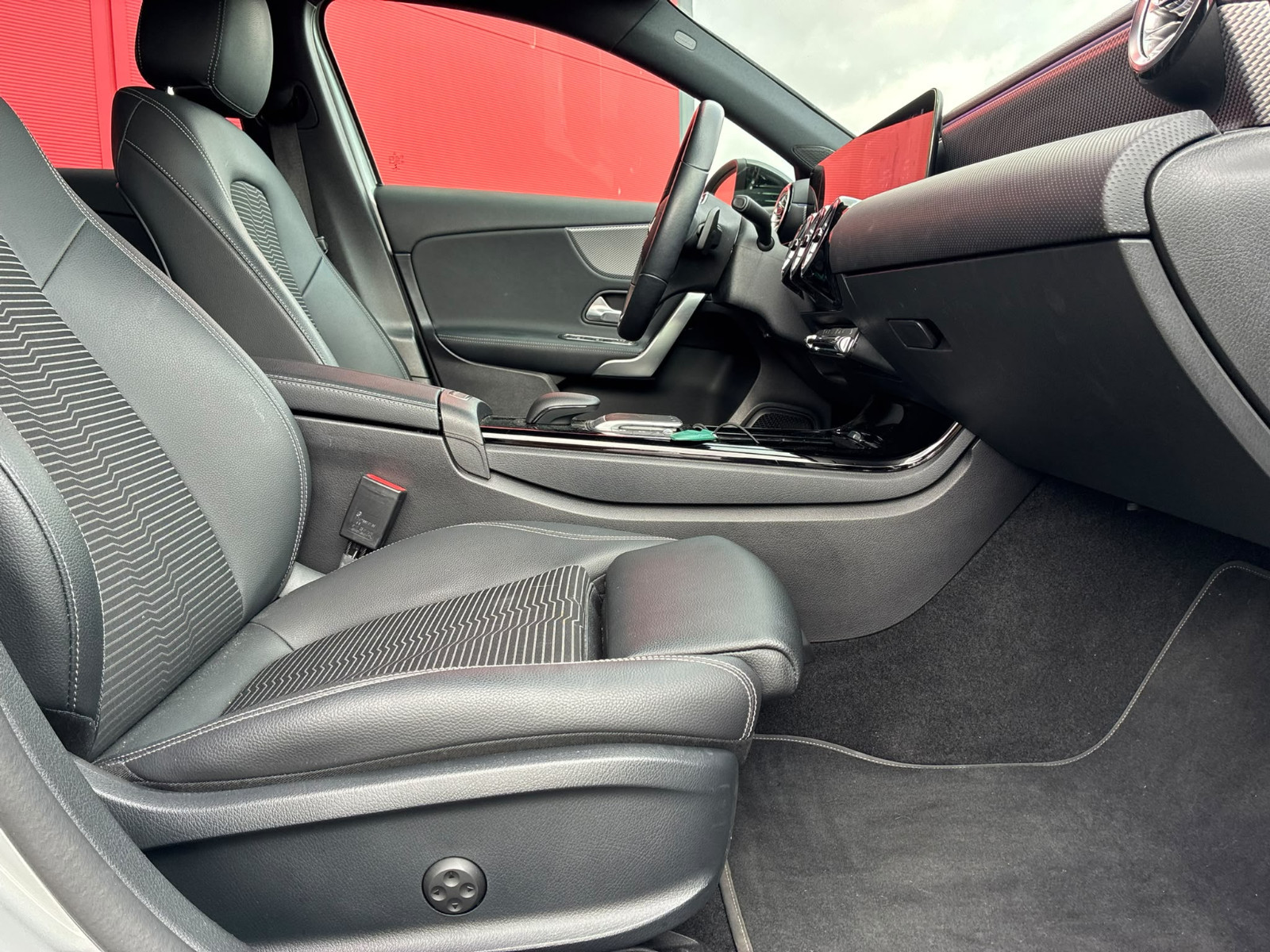 Mercedes CLASSE A 200 d 150ch Progressive Line 8G-DCT – SUIVI MERCEDES – CARPLAY – GARANTIE 12 MOIS — photo 14