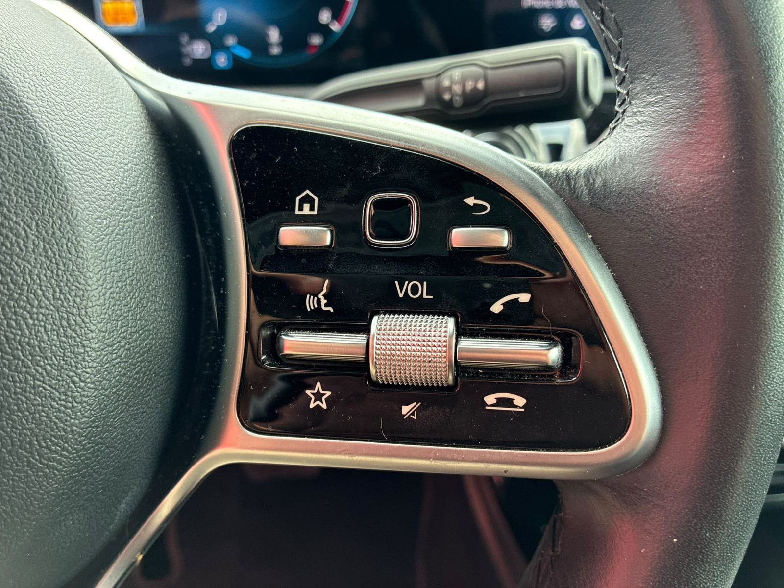 Mercedes CLASSE A 200 d 150ch Progressive Line 8G-DCT – SUIVI MERCEDES – CARPLAY – GARANTIE 12 MOIS — photo 23