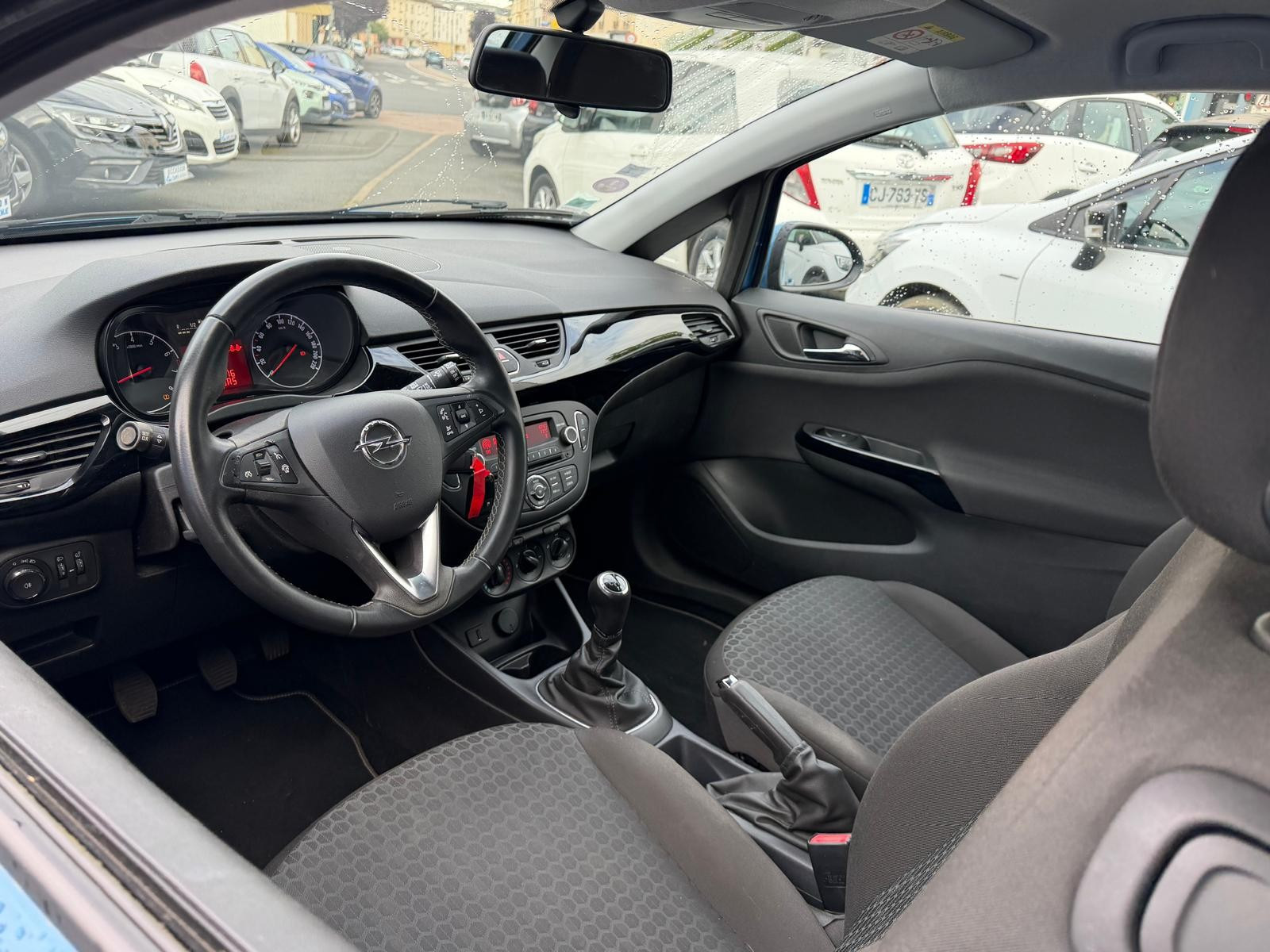 Opel CORSA E - vue 1