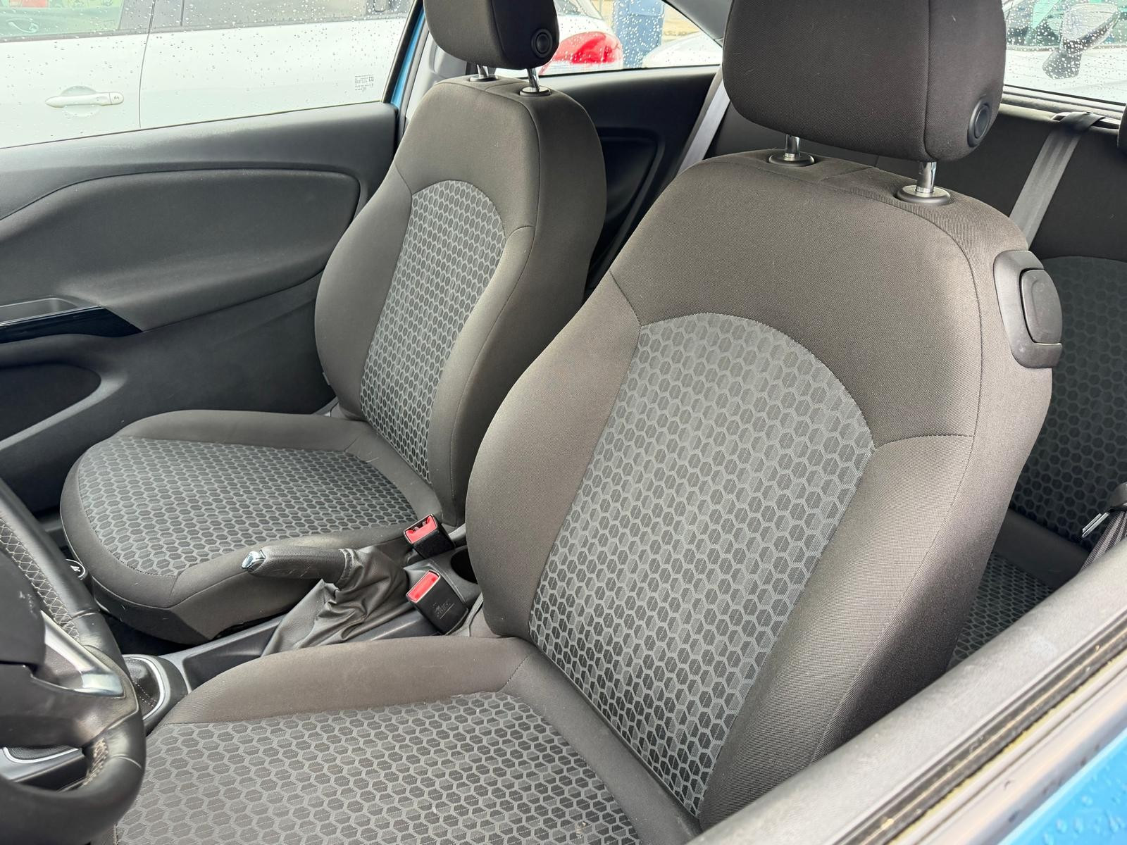 Opel CORSA E - vue 1
