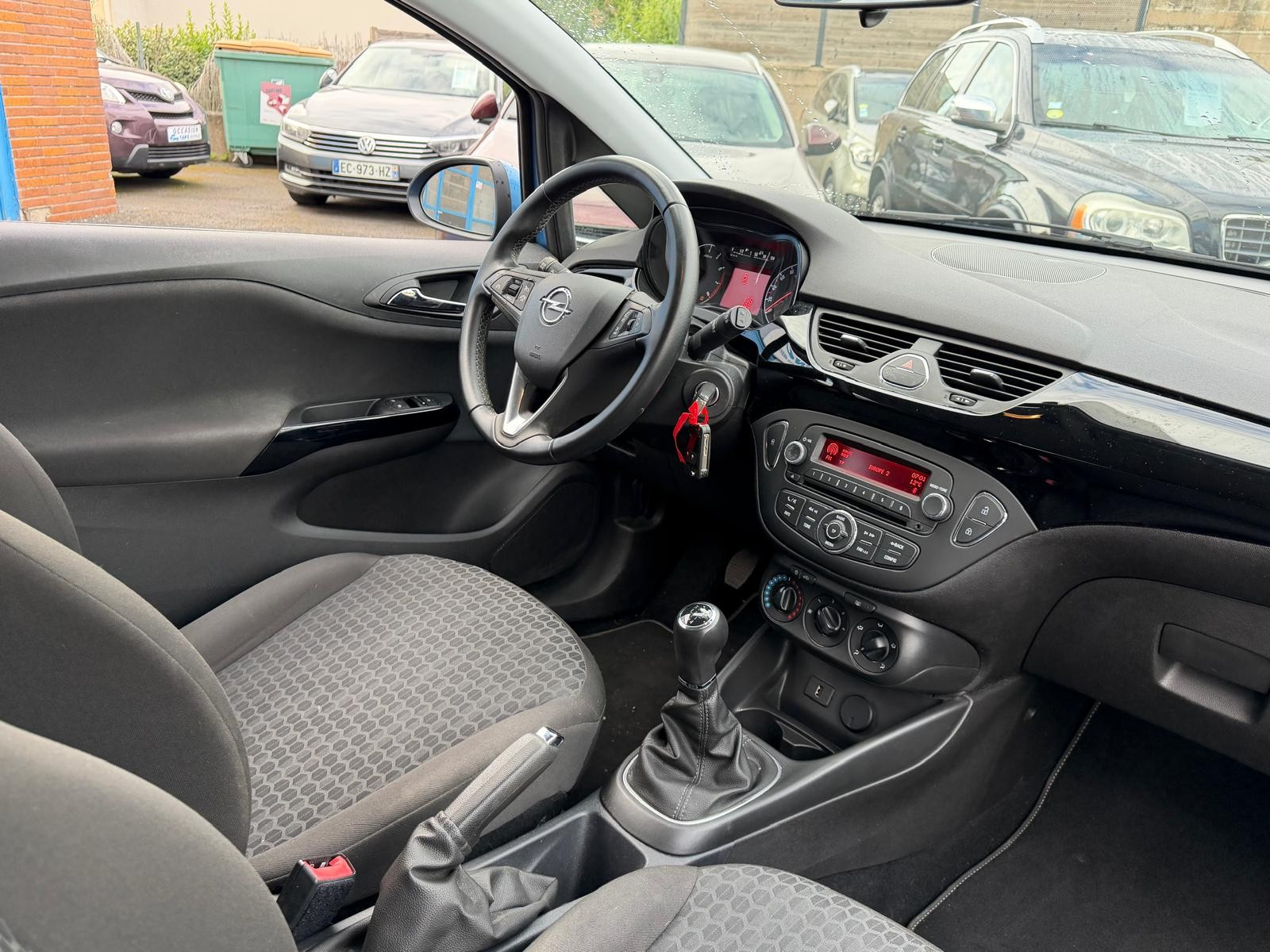 Opel CORSA E - vue 1