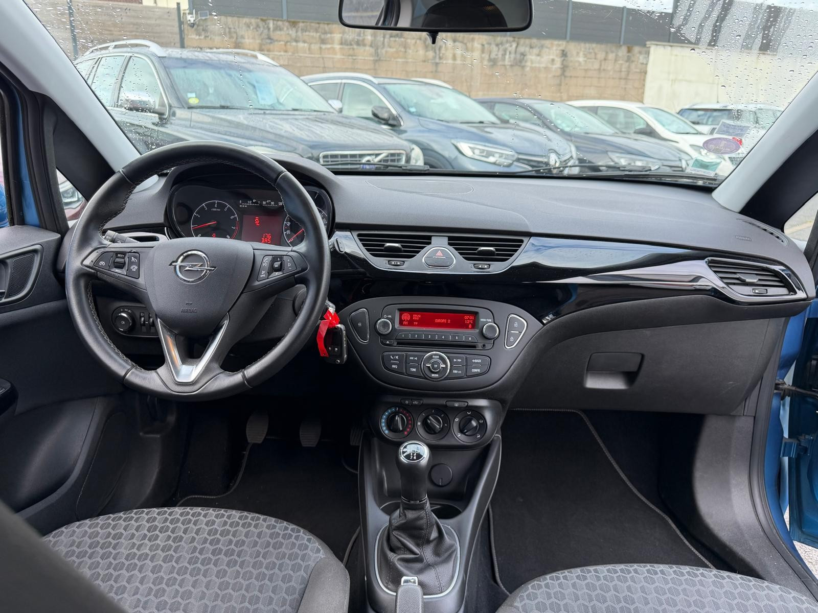 Opel CORSA E - vue 1