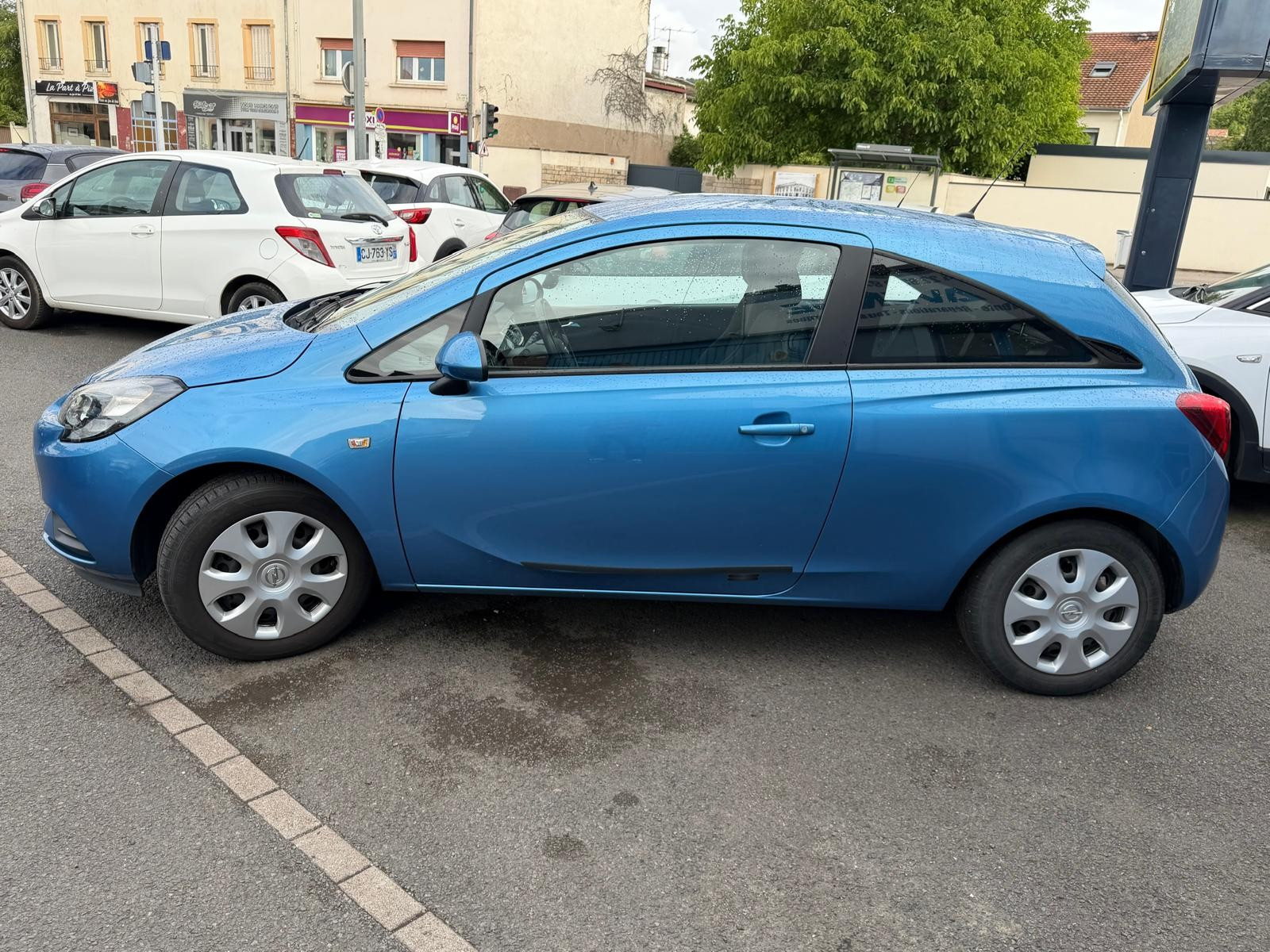 Opel CORSA E - vue 1