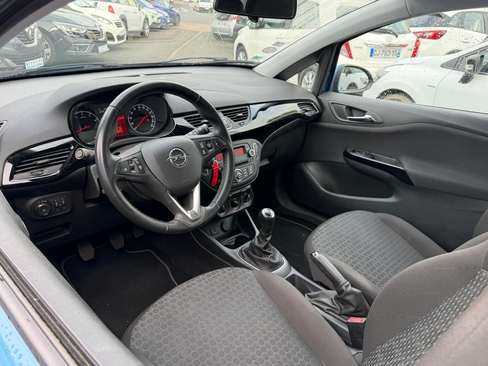 Opel CORSA E - vue 1