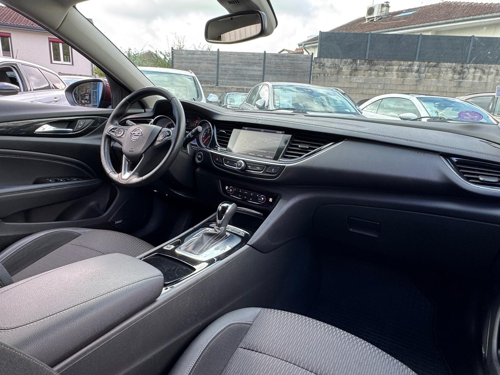 Opel Insignia B Sports Tourer - vue 1