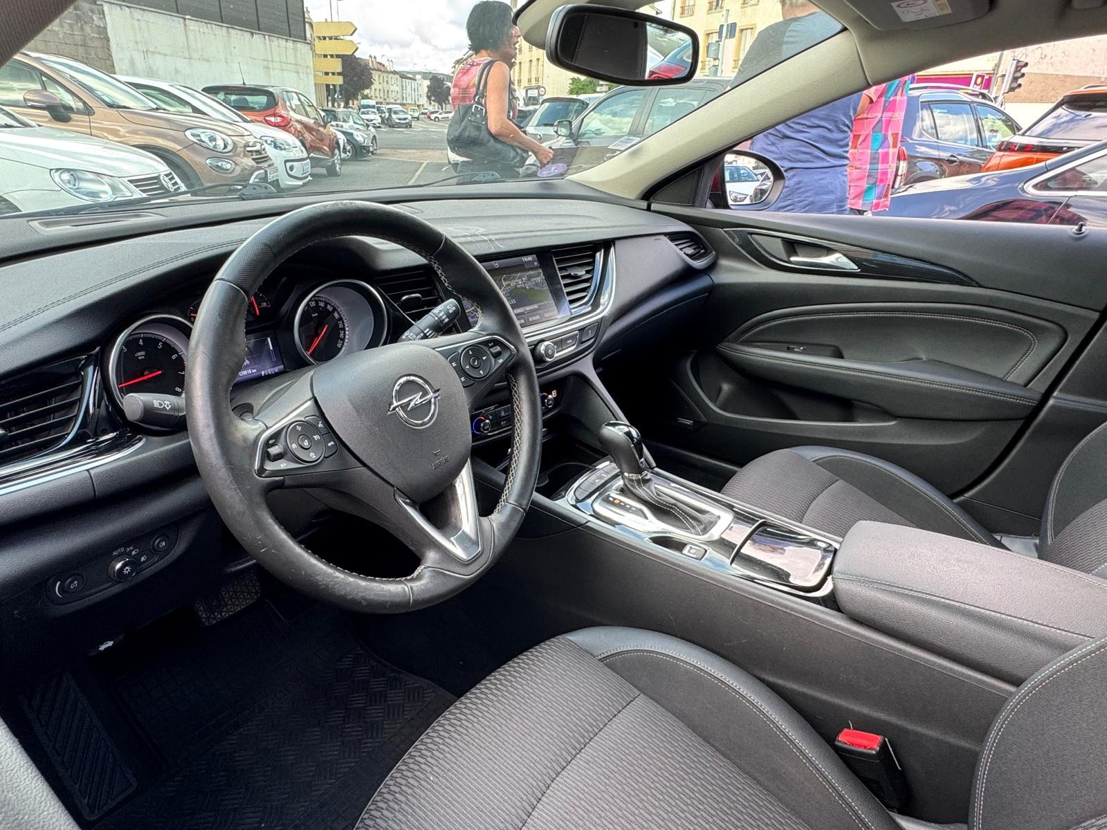 Opel Insignia B Sports Tourer - vue 1