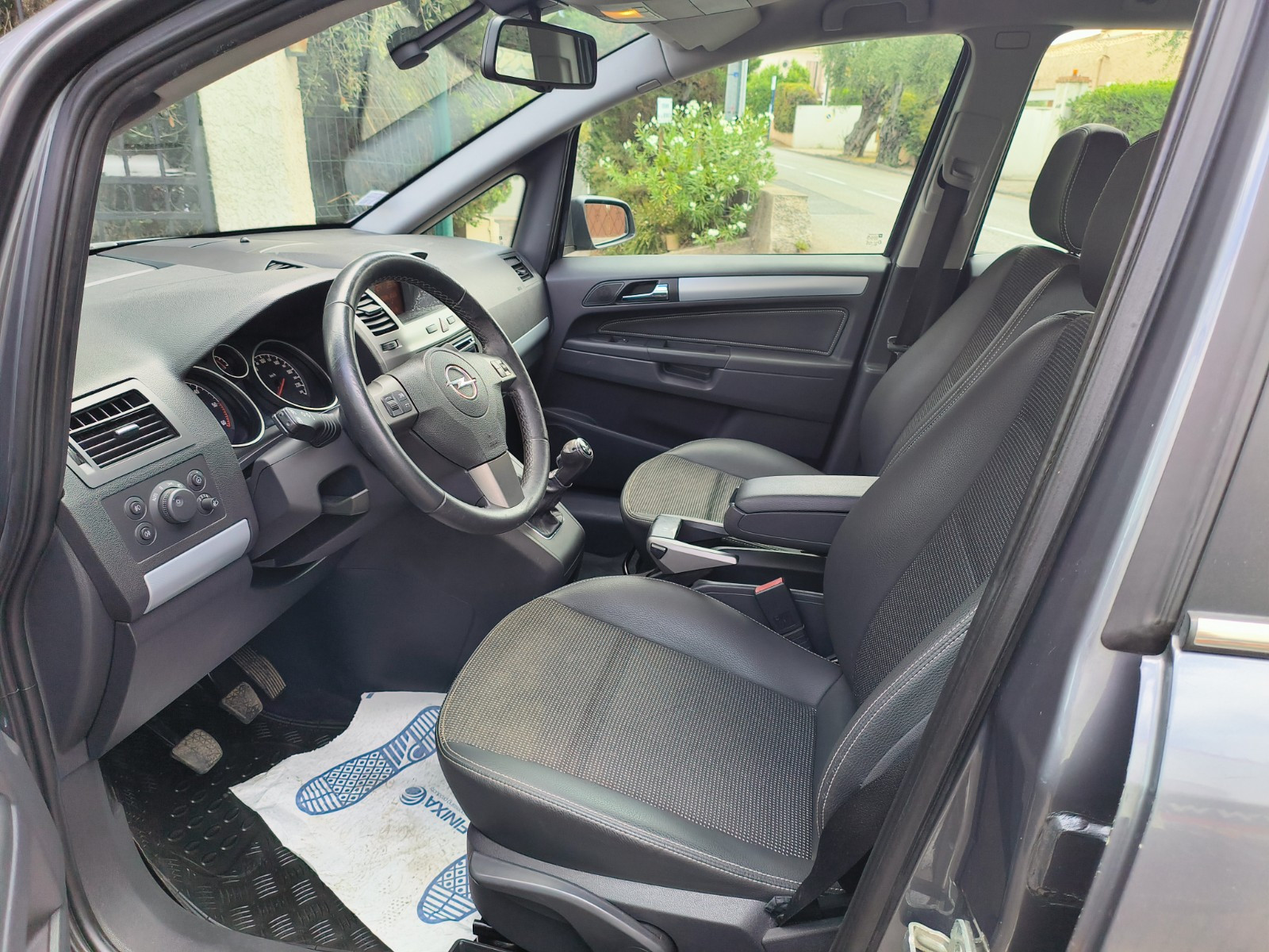 Opel Zafira - vue 1