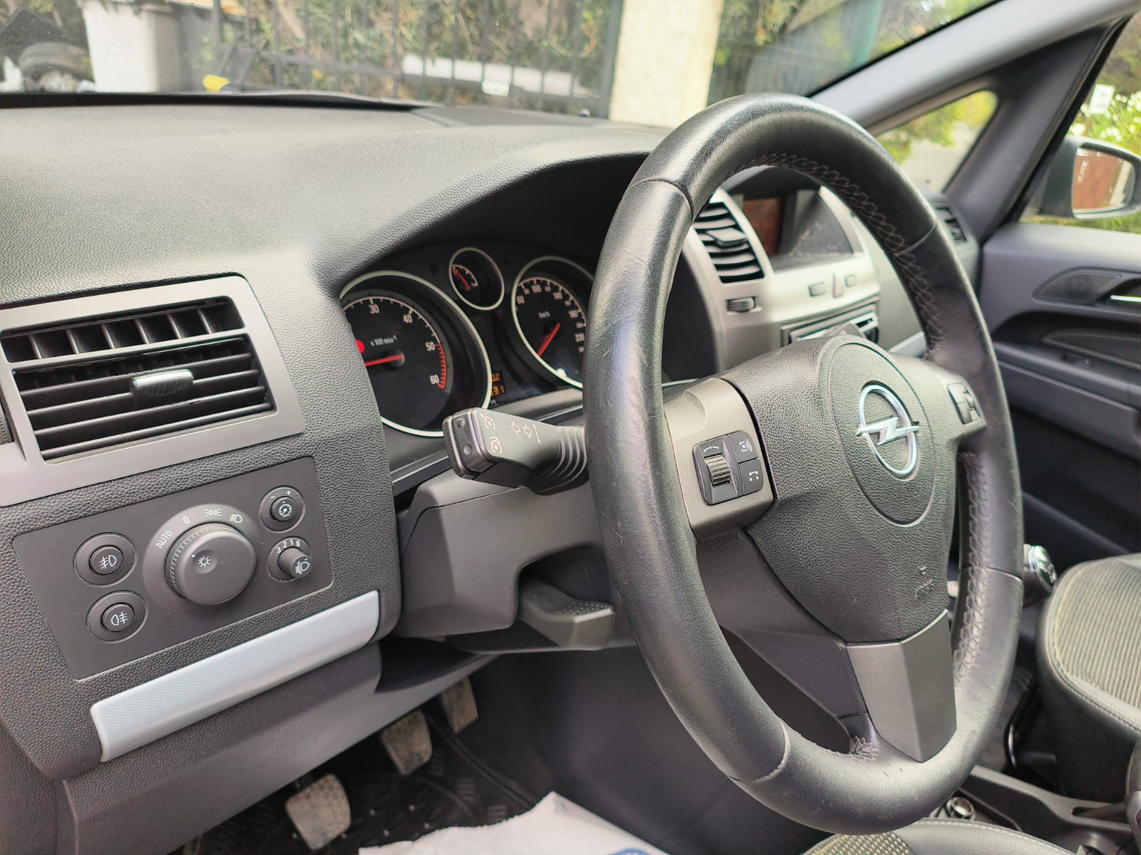 Opel Zafira - vue 1