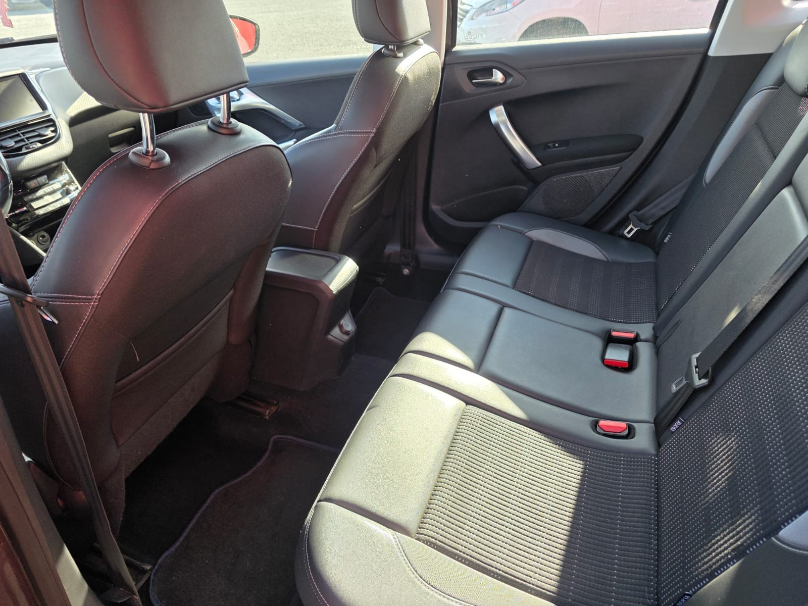 Peugeot 2008 1.5 BlueHDi 120ch E6.c Allure S&S EAT6 – GARANTIE 12 MOIS — photo 14