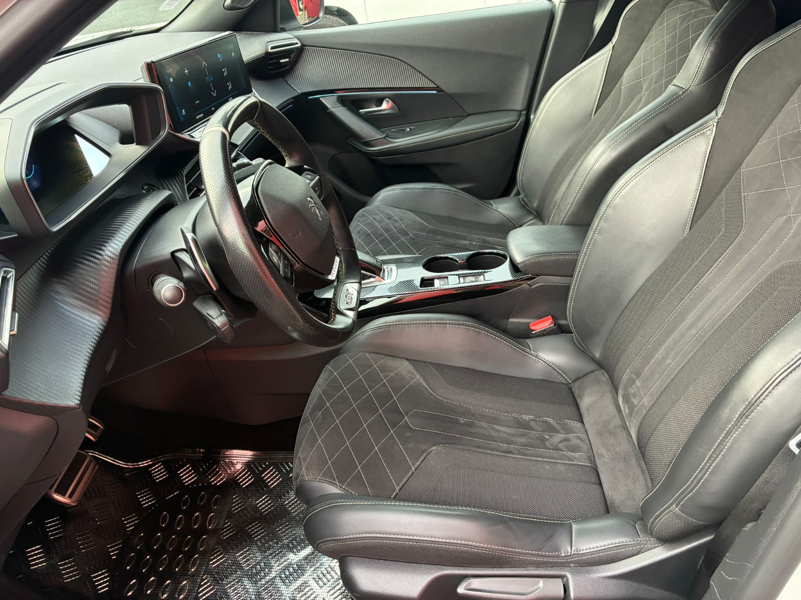 Peugeot 2008 1.5 BlueHDi 130ch GT LINE EAT8 – CARPLAY / ATTELAGE – GARANTIE 12 MOIS — photo 11