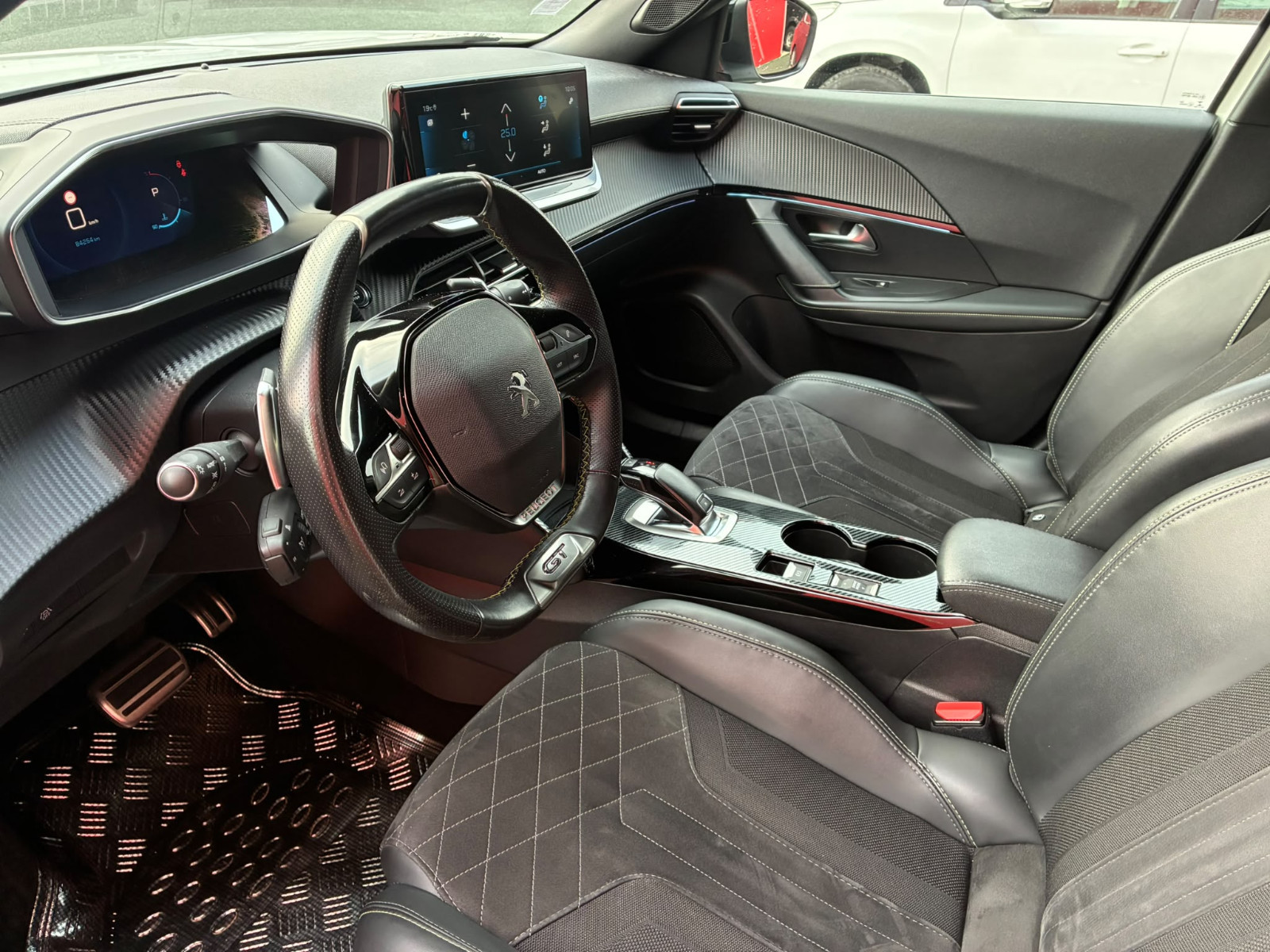 Peugeot 2008 1.5 BlueHDi 130ch GT LINE EAT8 – CARPLAY / ATTELAGE – GARANTIE 12 MOIS — photo 12