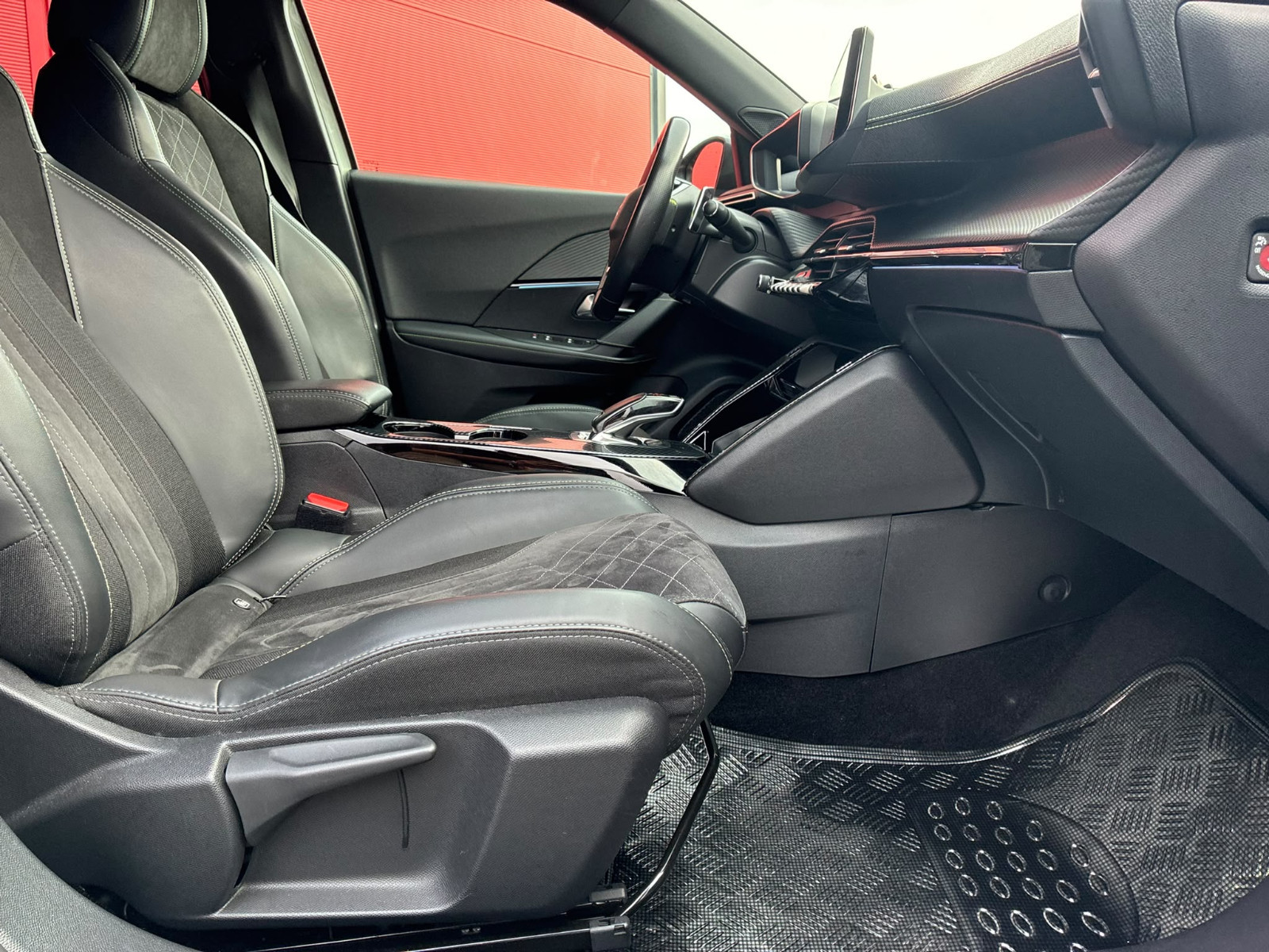 Peugeot 2008 1.5 BlueHDi 130ch GT LINE EAT8 – CARPLAY / ATTELAGE – GARANTIE 12 MOIS — photo 14
