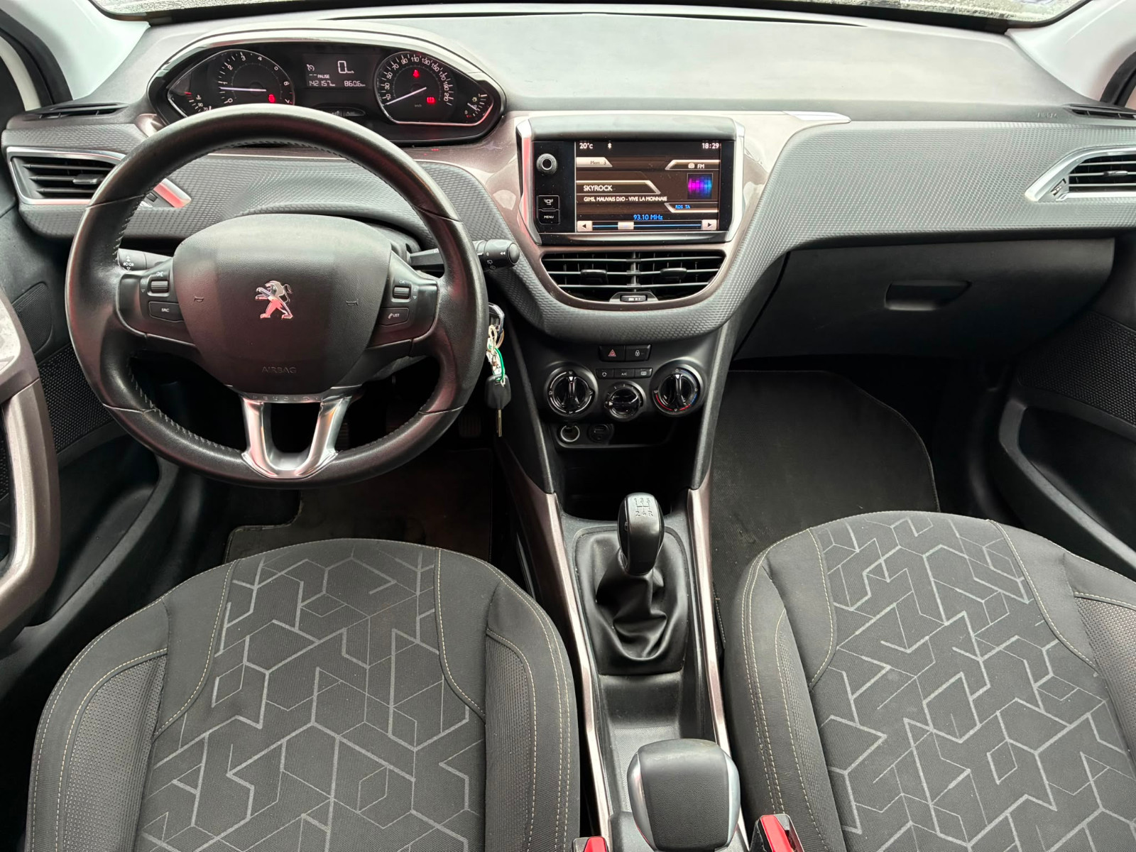 Peugeot 2008 Allure 1.2L 82cv – MOTEUR CHANGÉ 30 000KM – GARANTIE 12 MOIS — photo 9