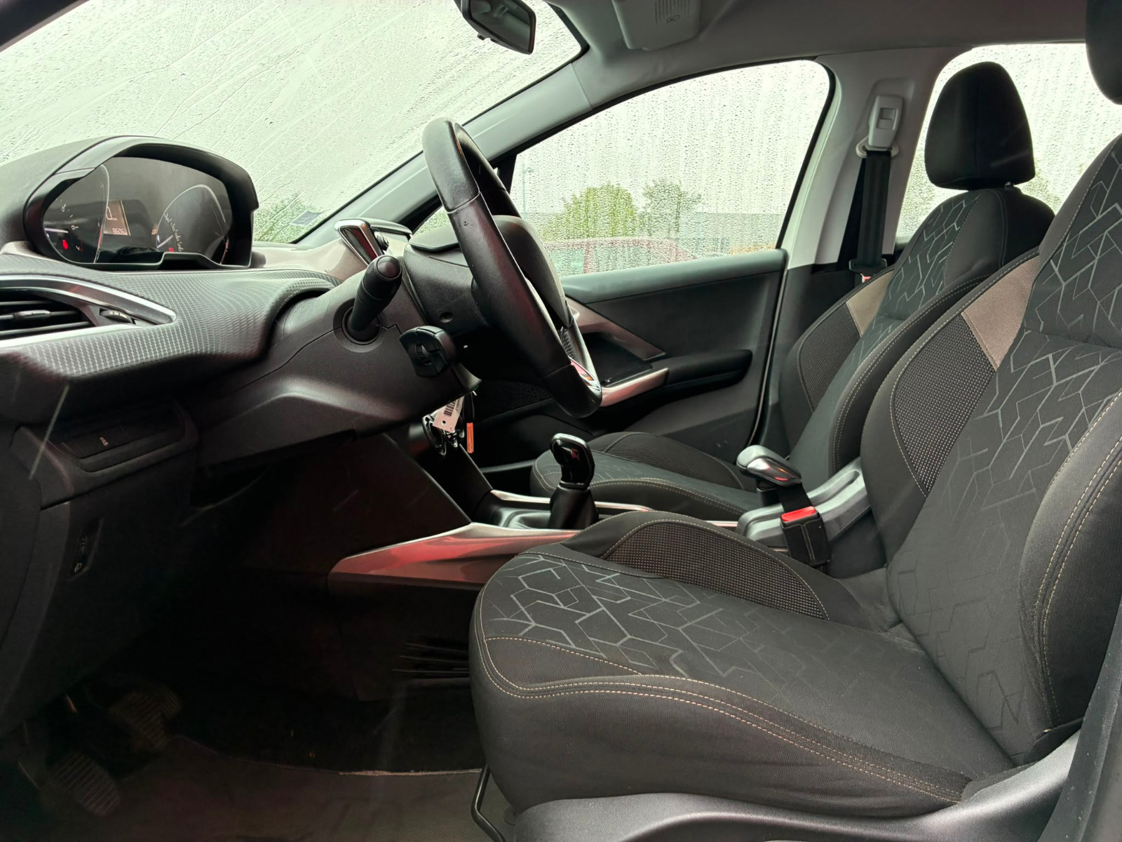 Peugeot 2008 Allure 1.2L 82cv – MOTEUR CHANGÉ 30 000KM – GARANTIE 12 MOIS — photo 10