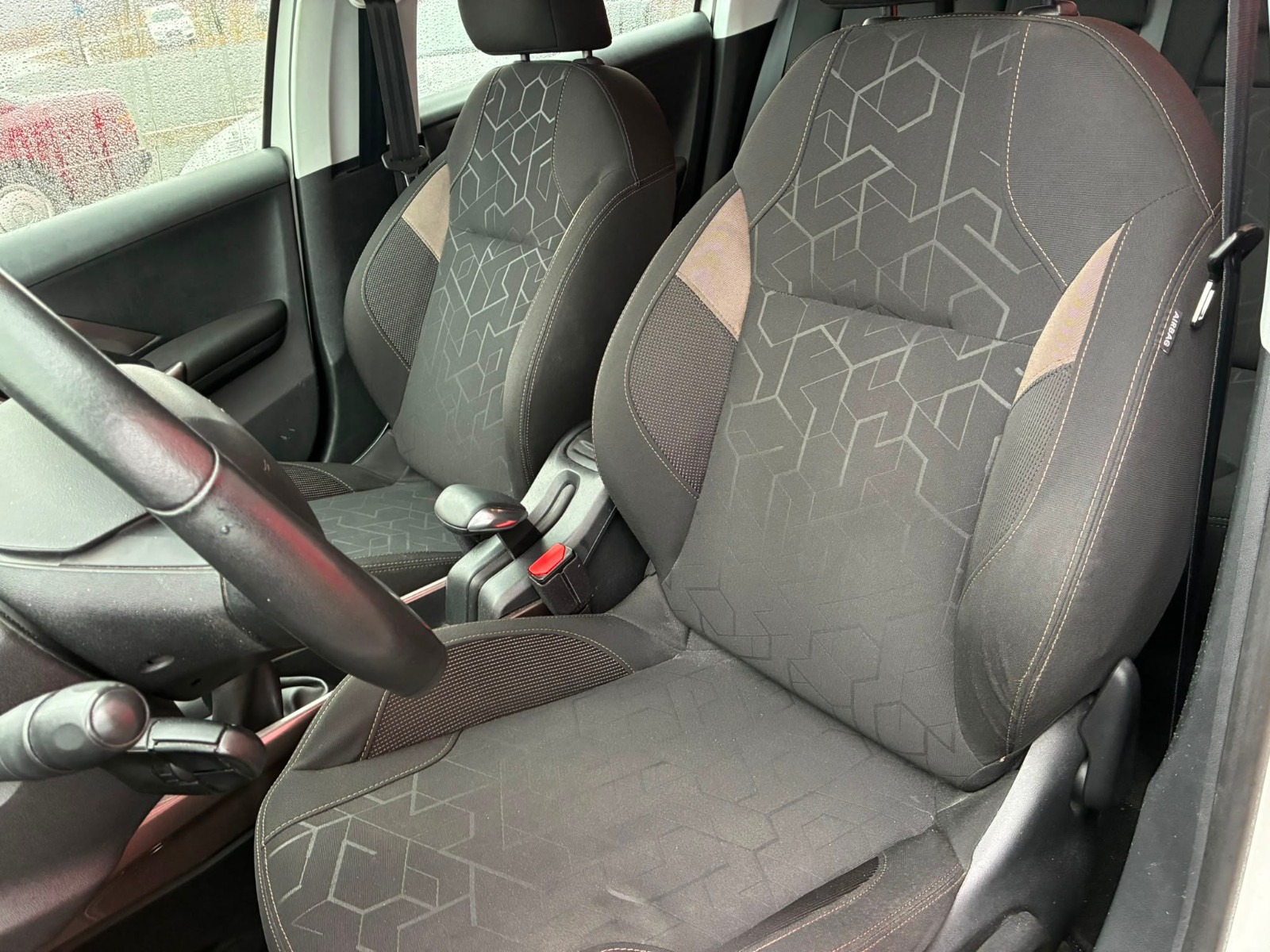 Peugeot 2008 Allure 1.2L 82cv – MOTEUR CHANGÉ 30 000KM – GARANTIE 12 MOIS — photo 13