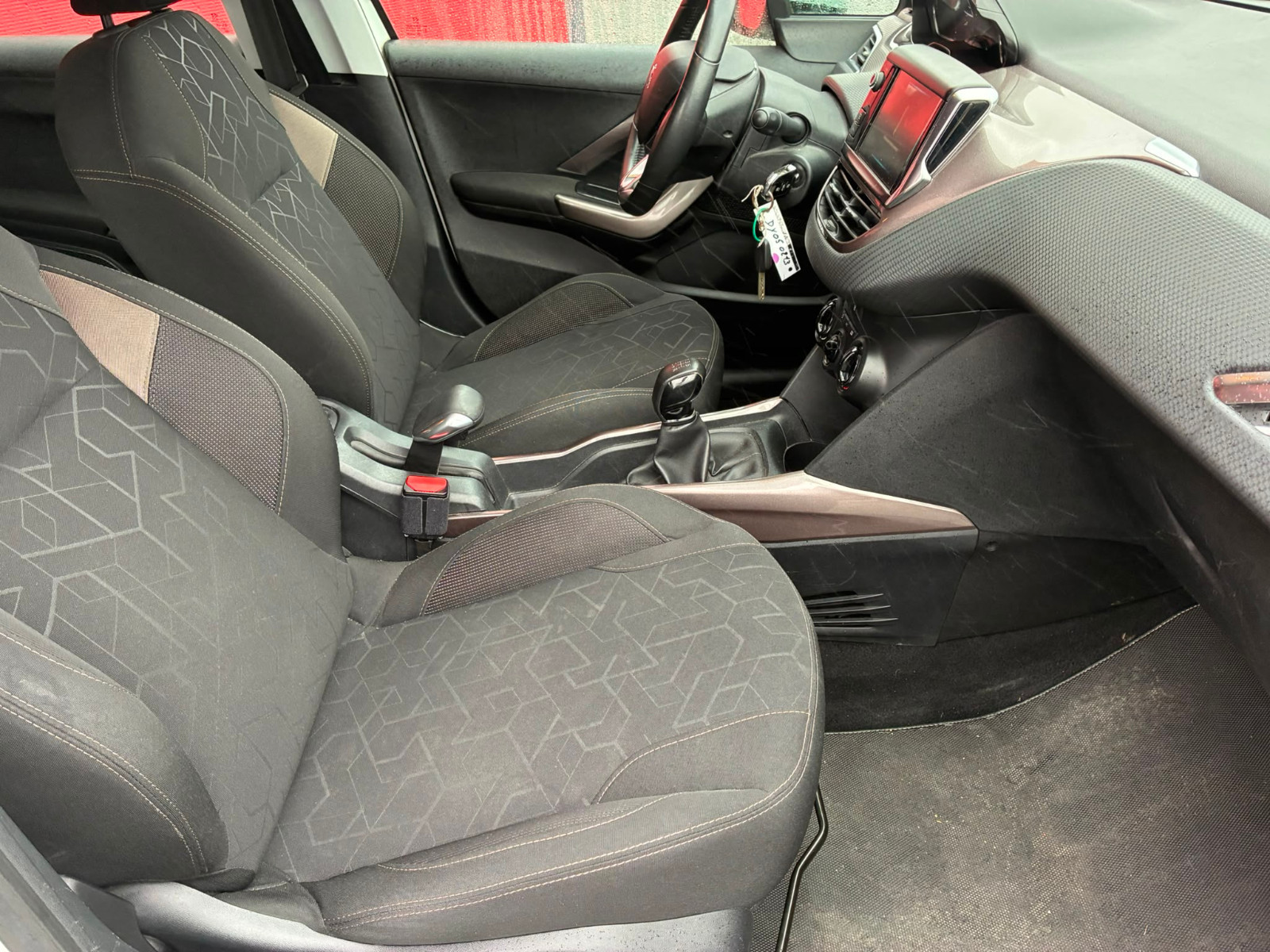 Peugeot 2008 Allure 1.2L 82cv – MOTEUR CHANGÉ 30 000KM – GARANTIE 12 MOIS — photo 15