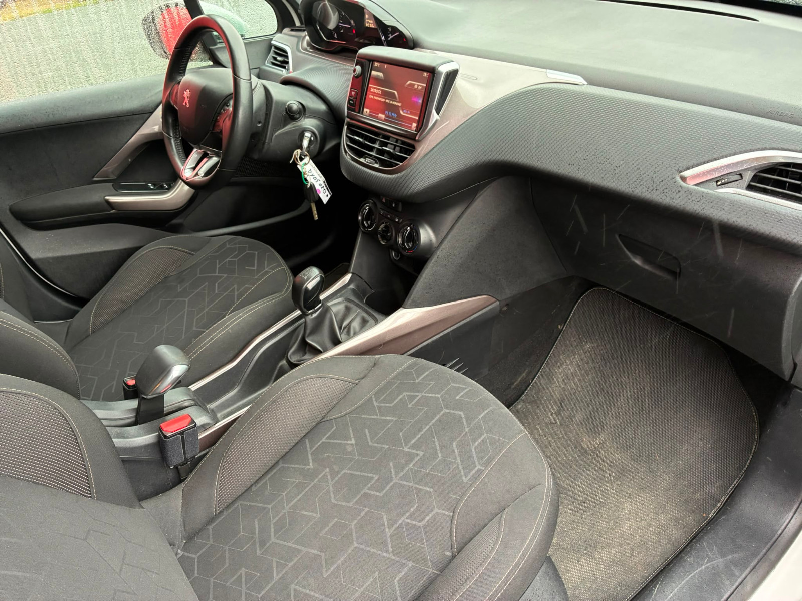 Peugeot 2008 Allure 1.2L 82cv – MOTEUR CHANGÉ 30 000KM – GARANTIE 12 MOIS — photo 16