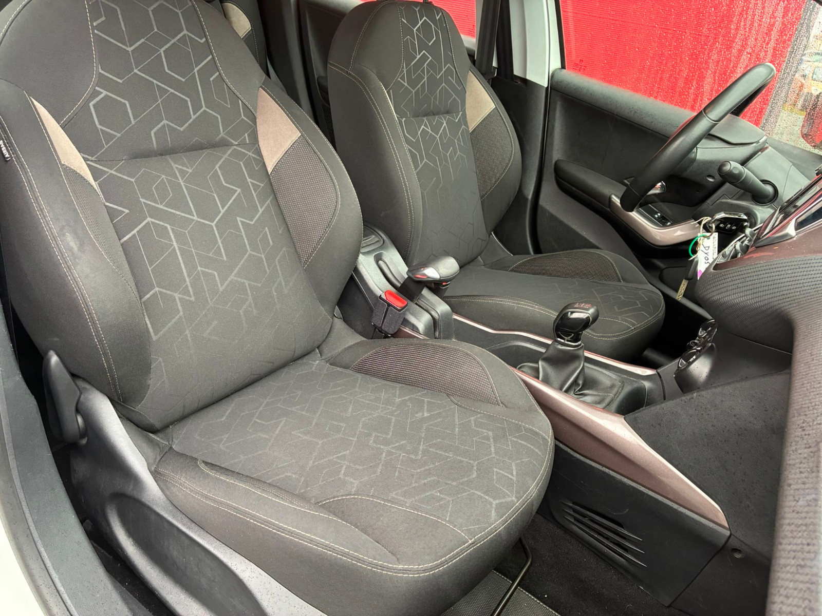Peugeot 2008 Allure 1.2L 82cv – MOTEUR CHANGÉ 30 000KM – GARANTIE 12 MOIS — photo 17