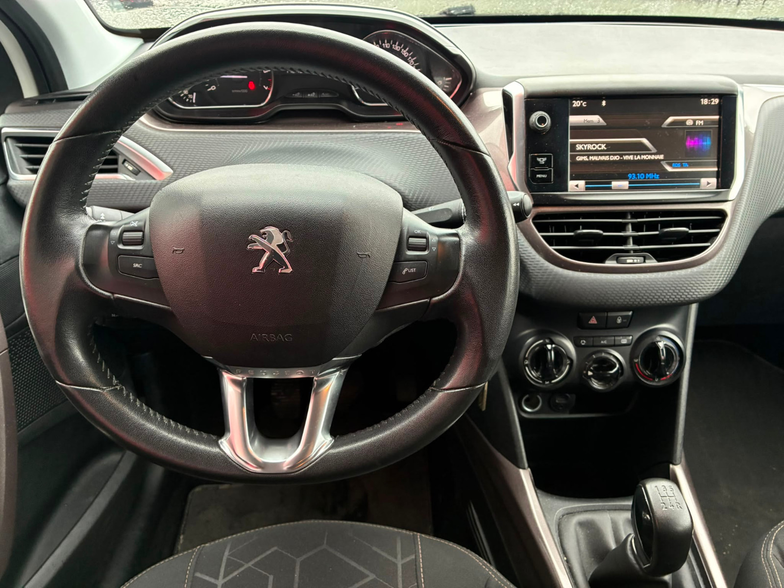 Peugeot 2008 Allure 1.2L 82cv – MOTEUR CHANGÉ 30 000KM – GARANTIE 12 MOIS — photo 21