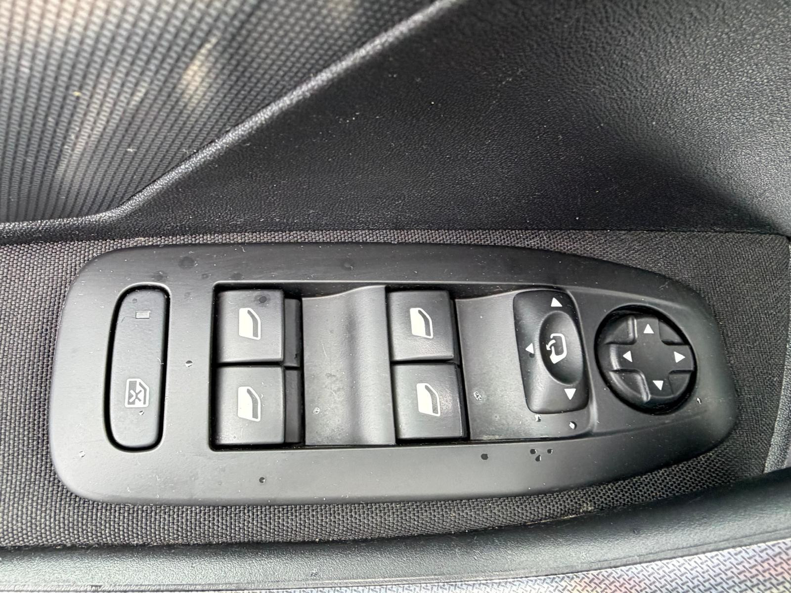Peugeot 2008 - vue 1