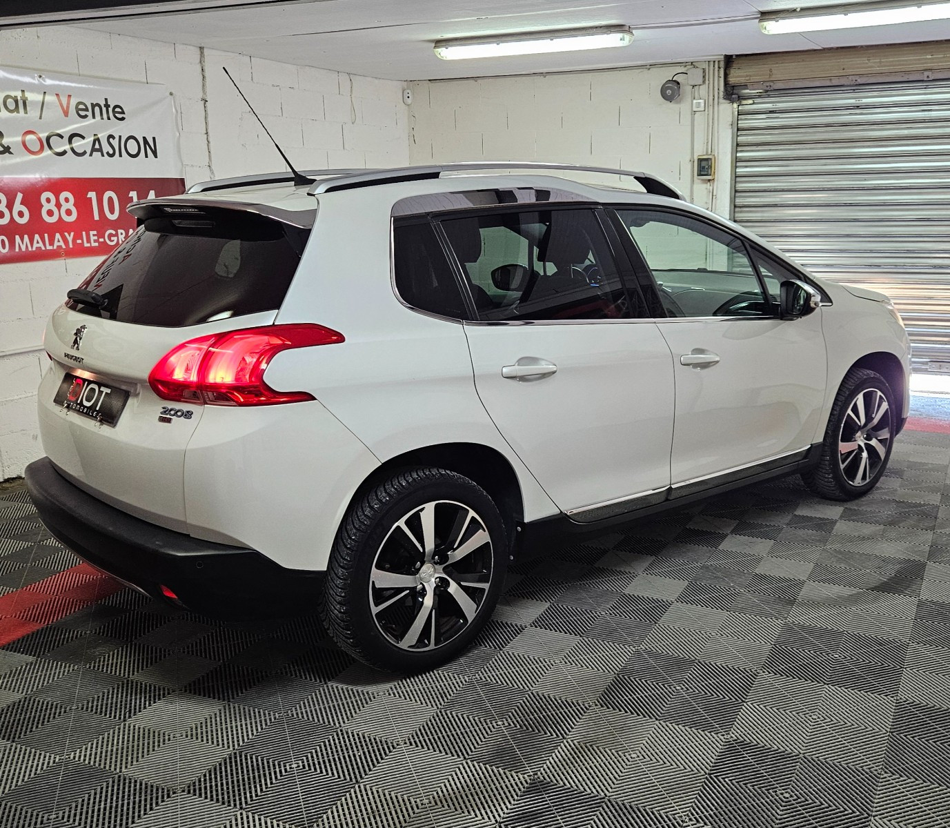 Peugeot 2008 - vue 1