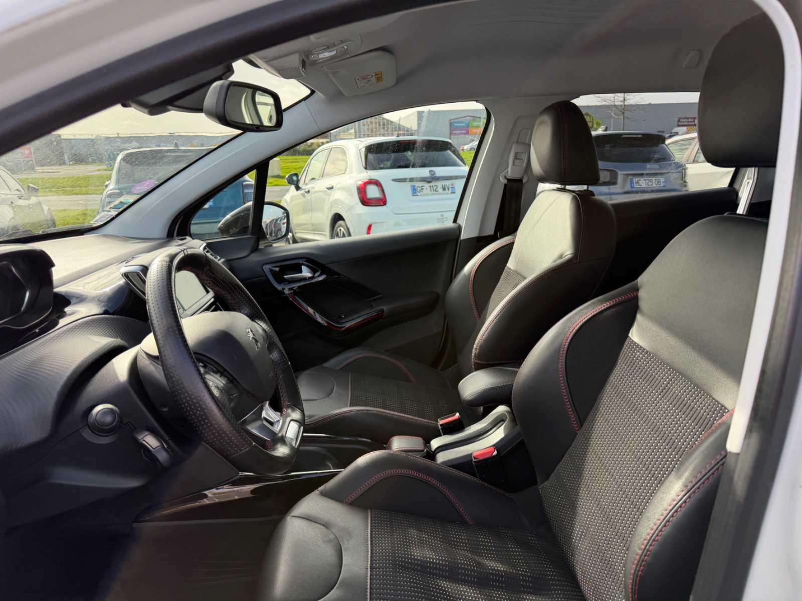 Peugeot 2008 GT LINE 1.2L 130 CH EAT8 - vue 1