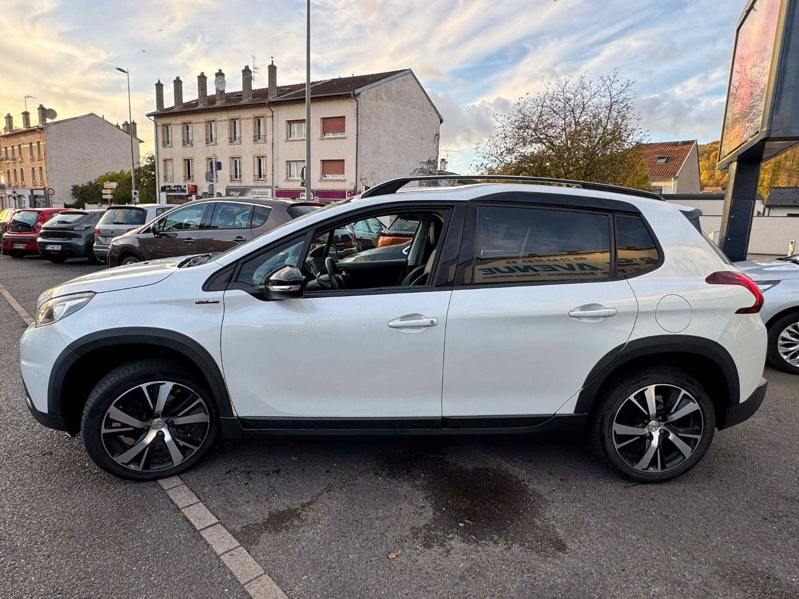 Peugeot 2008 - vue 1