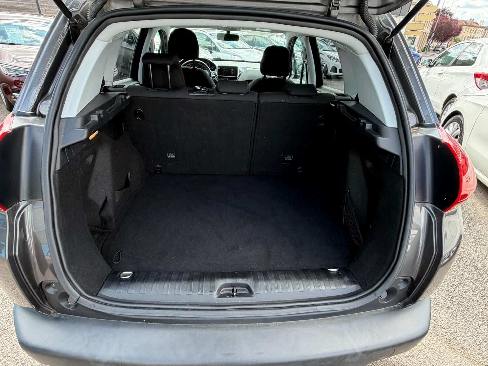 Peugeot 2008 - vue 1