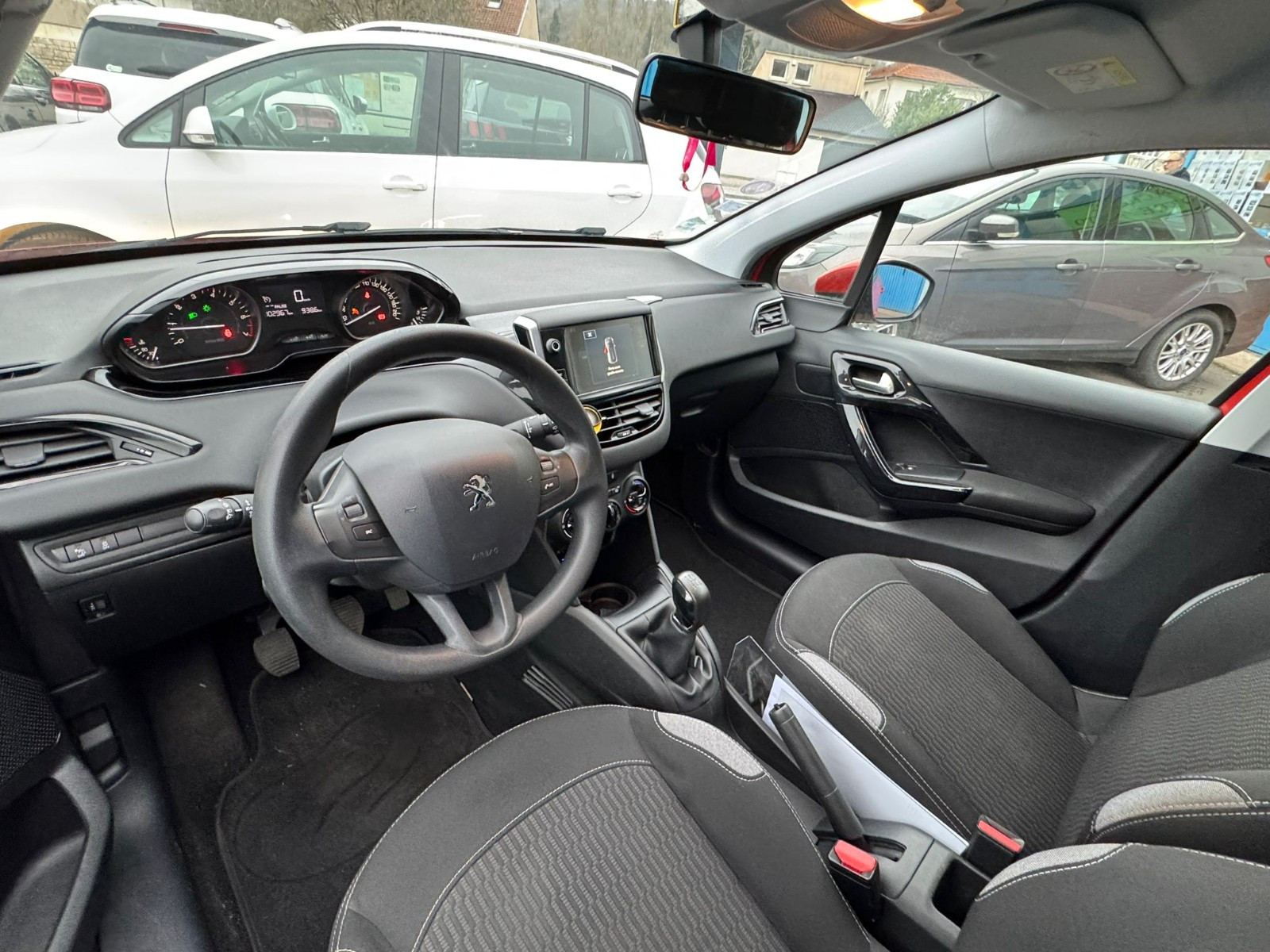 Peugeot 208 - vue 1