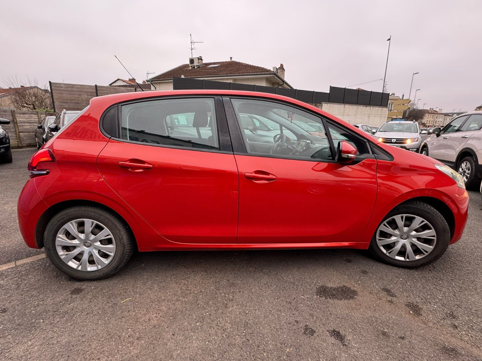 Peugeot 208 - vue 1