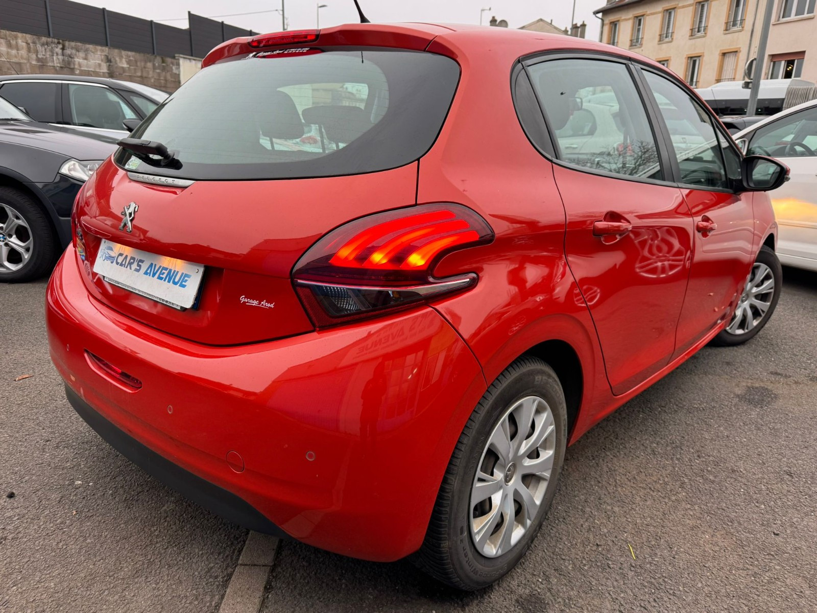 Peugeot 208 - vue 1
