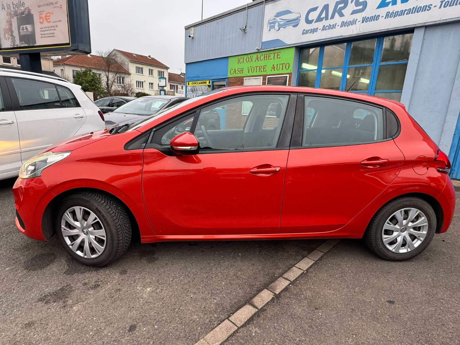 Peugeot 208 - vue 1