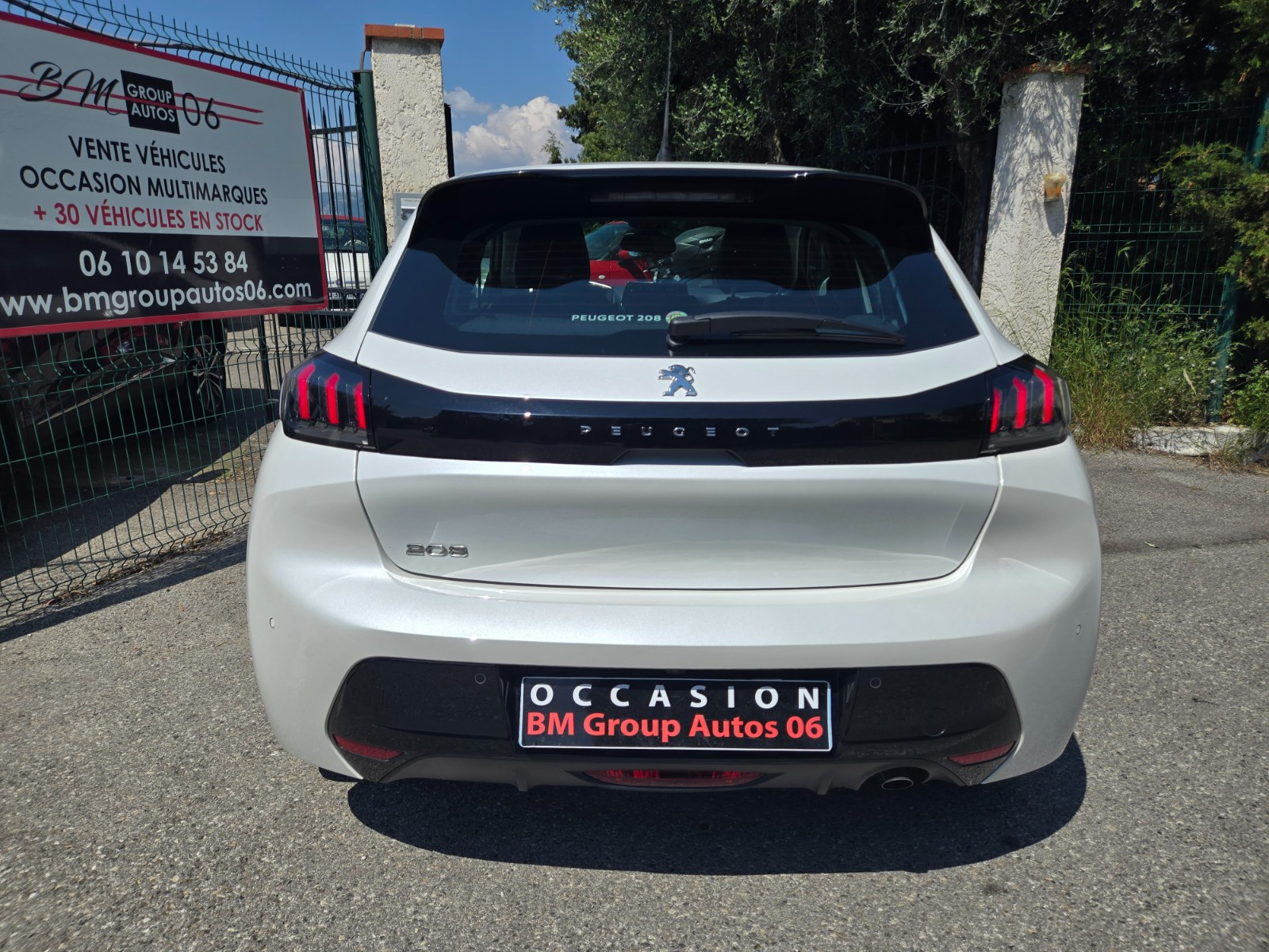 Peugeot 208 - vue 1