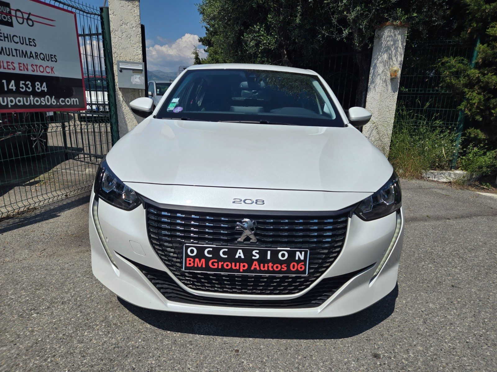 Peugeot 208 - vue 1