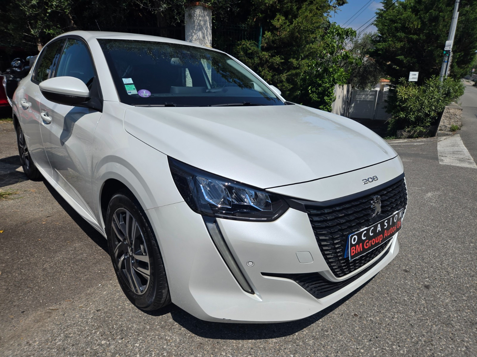 Peugeot 208 - vue 1