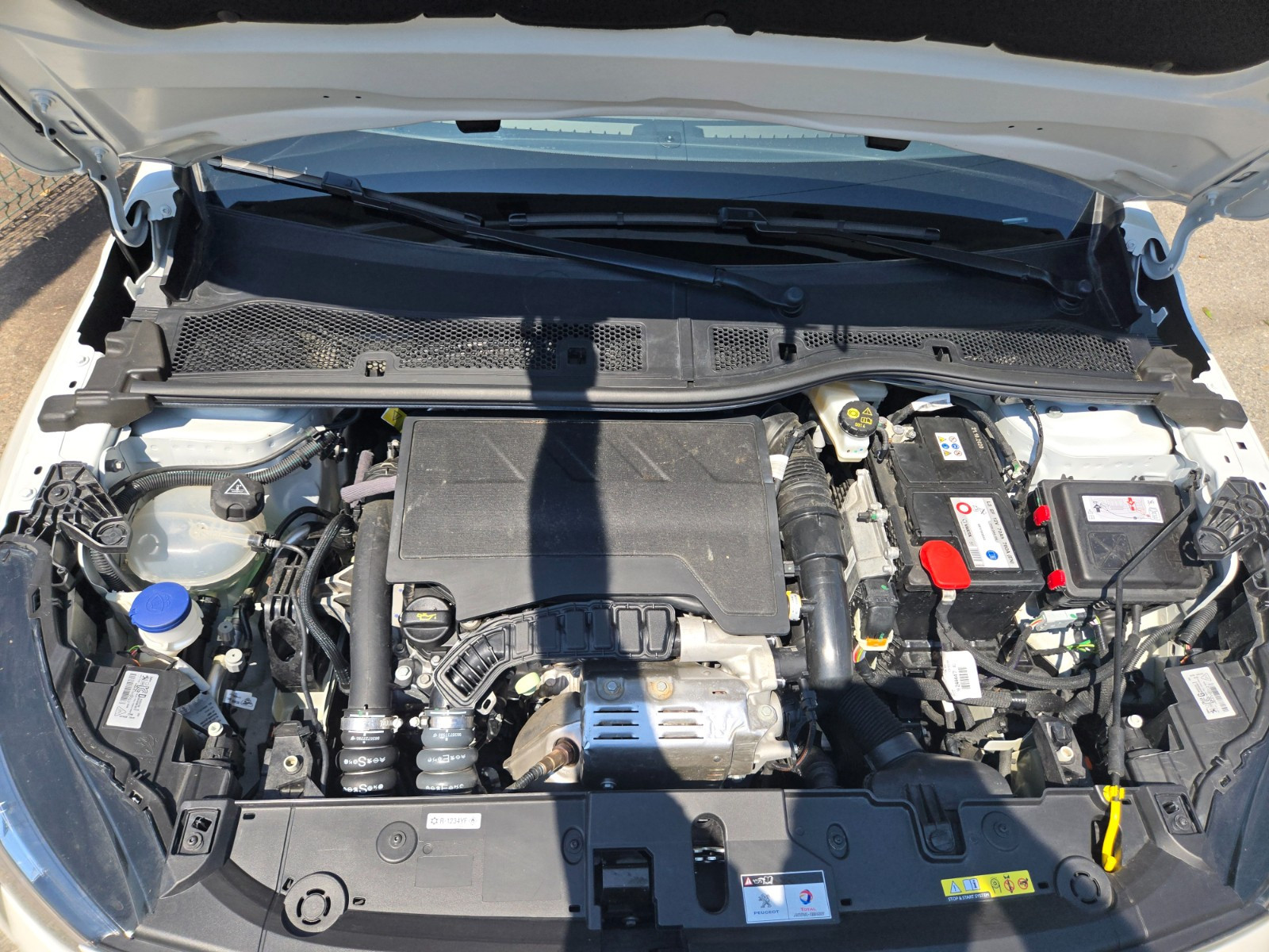 Peugeot 208 - vue 1