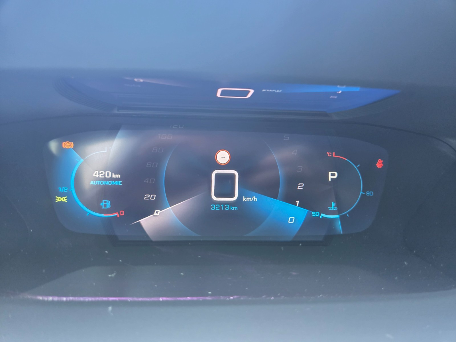 Peugeot 208 - vue 1