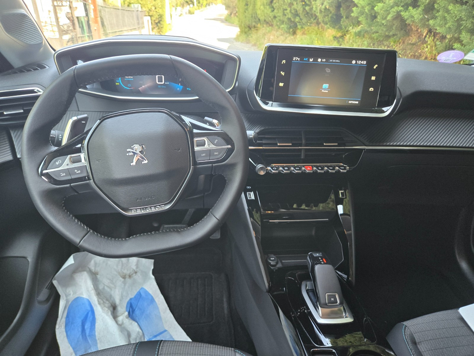Peugeot 208 - vue 1