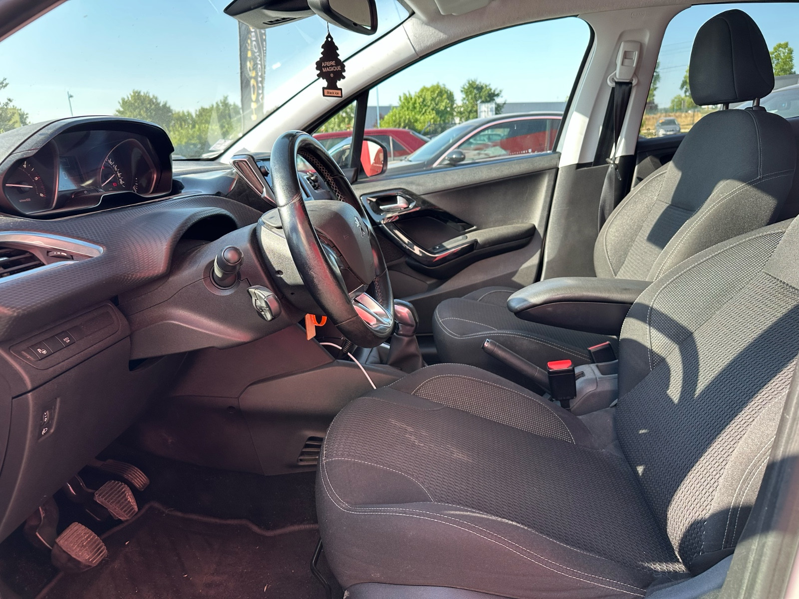Peugeot 208 1.5 BLUE HDI 102 CH TECH EDITION – GARANTIE 12 MOIS — photo 15
