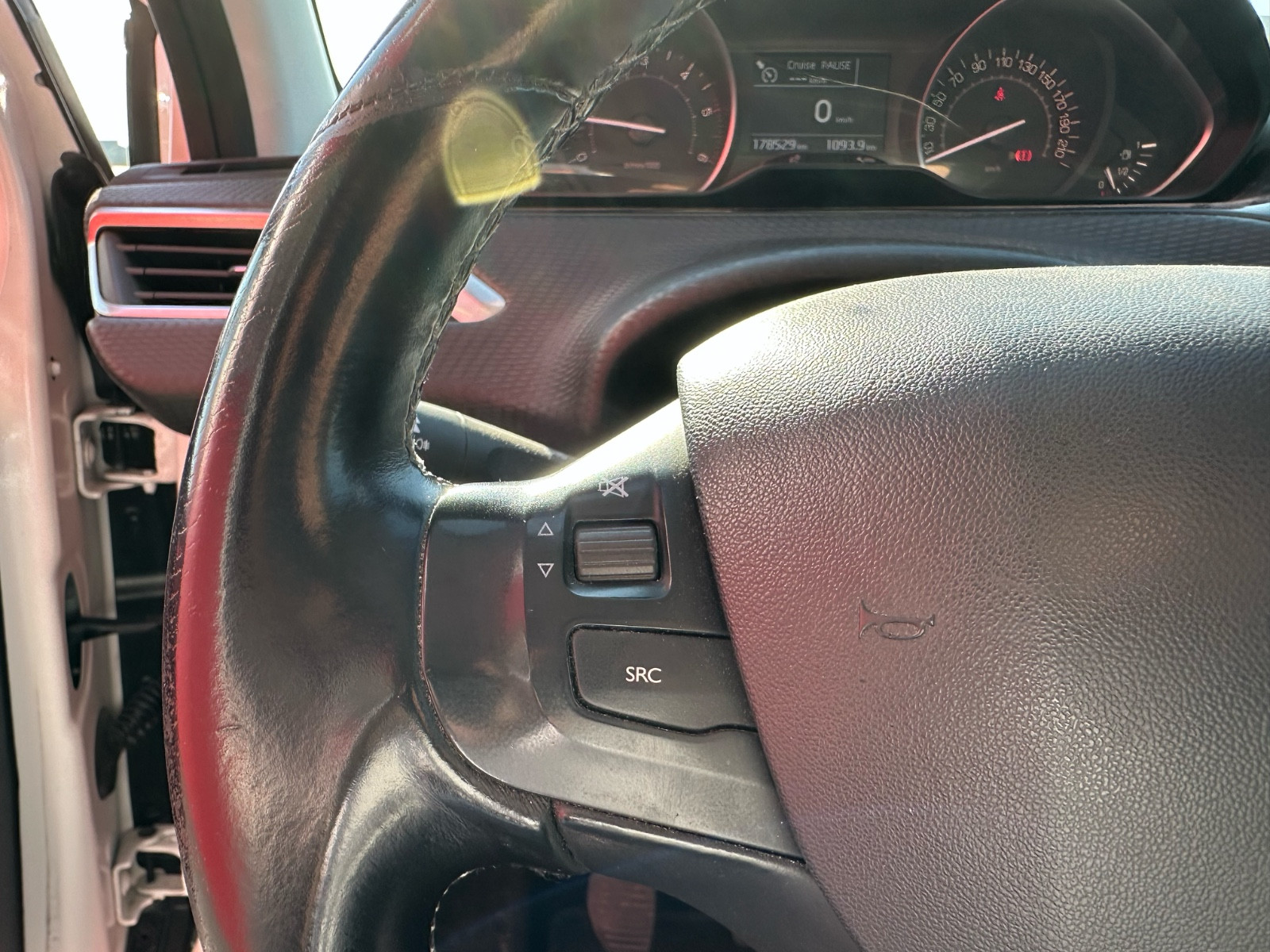 Peugeot 208 1.5 BLUE HDI 102 CH TECH EDITION – GARANTIE 12 MOIS — photo 18